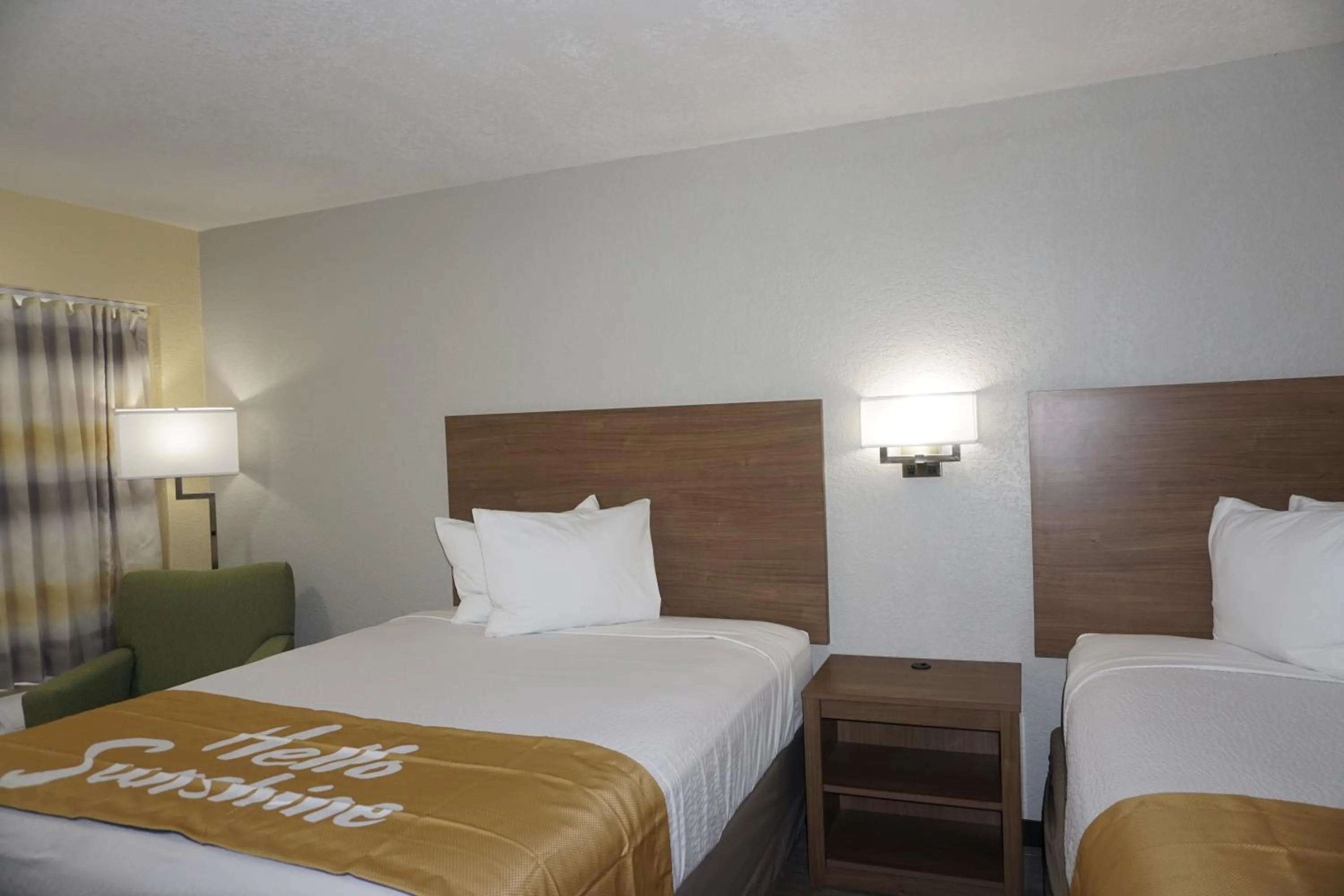 Photo of the whole room, Bed in Days Inn by Wyndham Apopka/Orlando