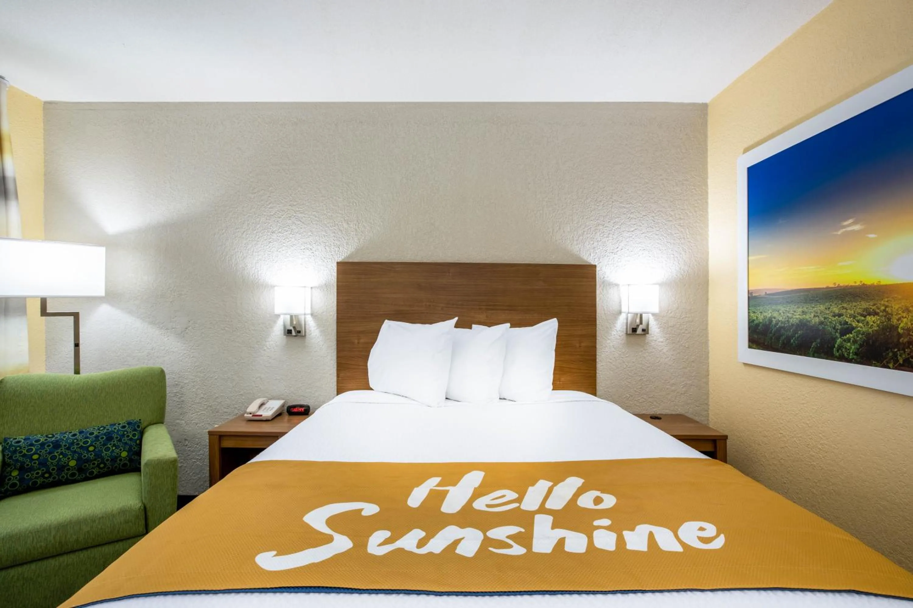 Bedroom, Bed in Days Inn by Wyndham Apopka/Orlando