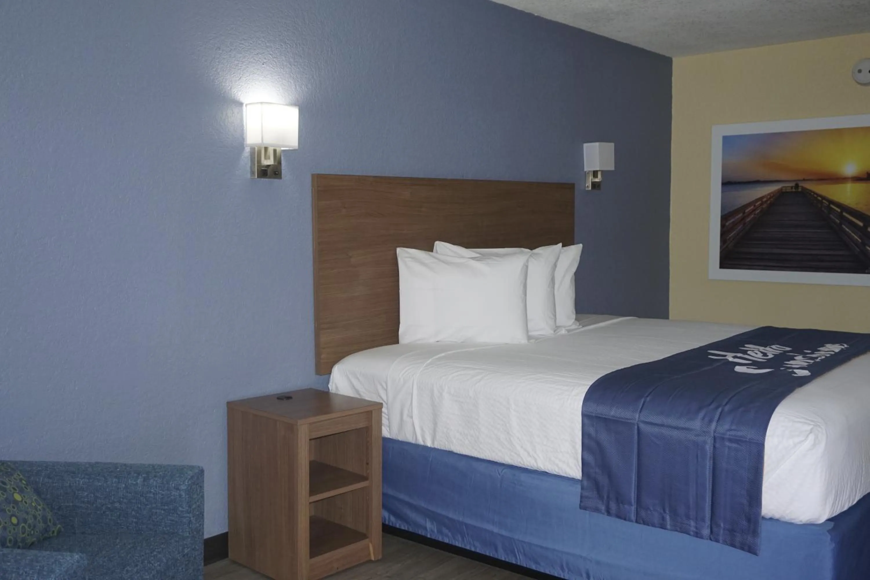 Bedroom, Bed in Days Inn by Wyndham Apopka/Orlando
