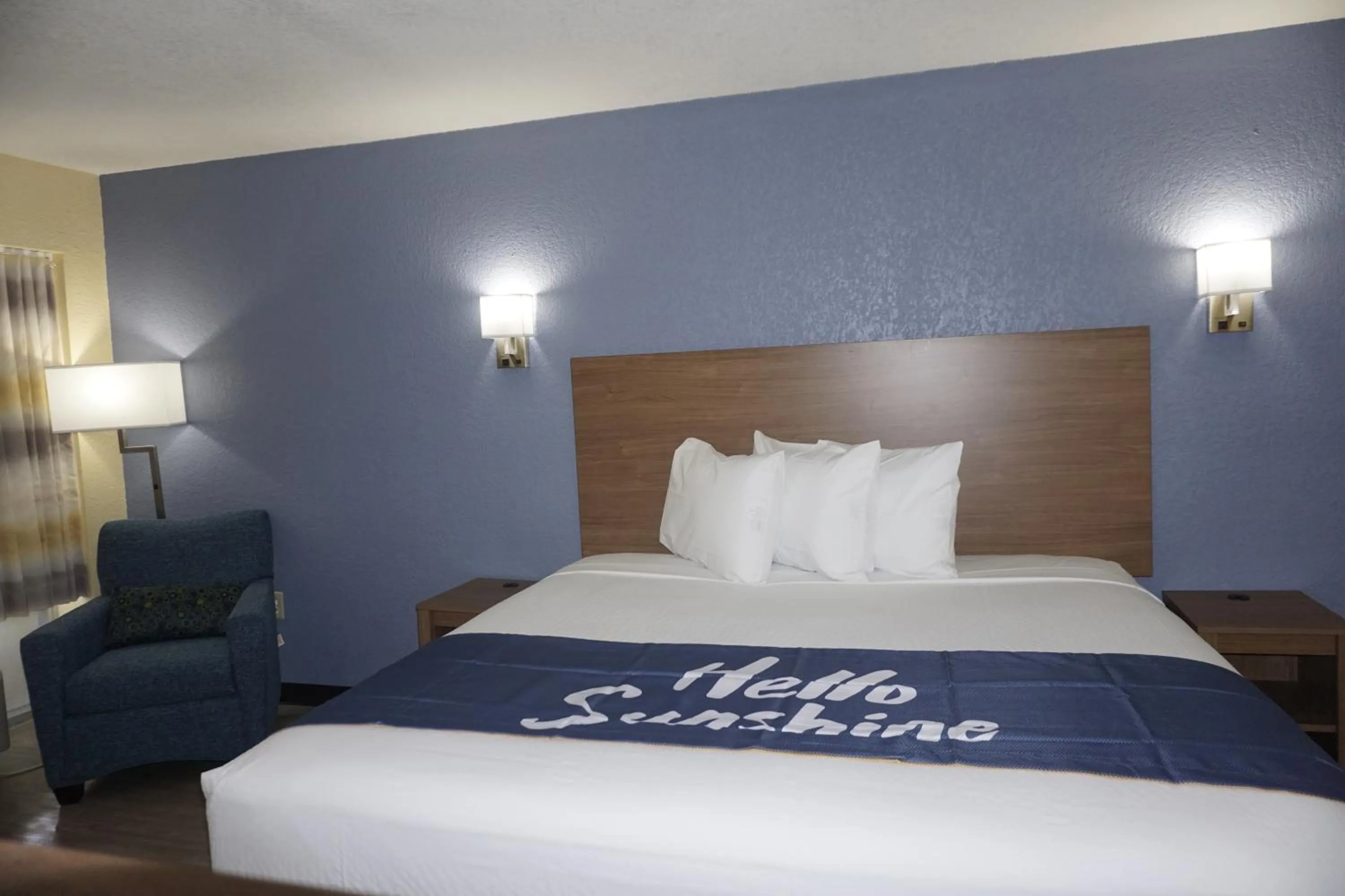 Bedroom, Bed in Days Inn by Wyndham Apopka/Orlando