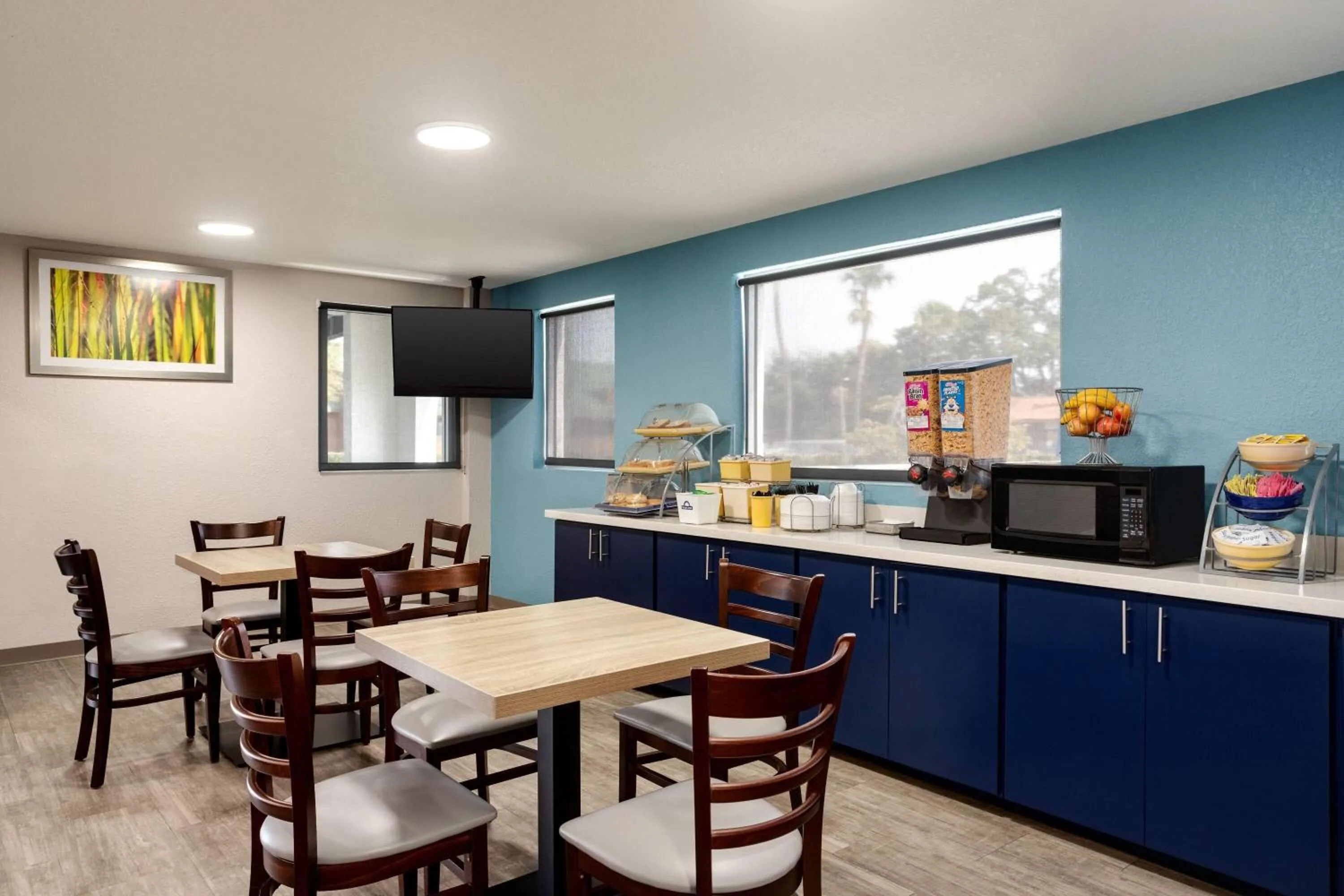 Restaurant/places to eat in Days Inn by Wyndham Apopka/Orlando