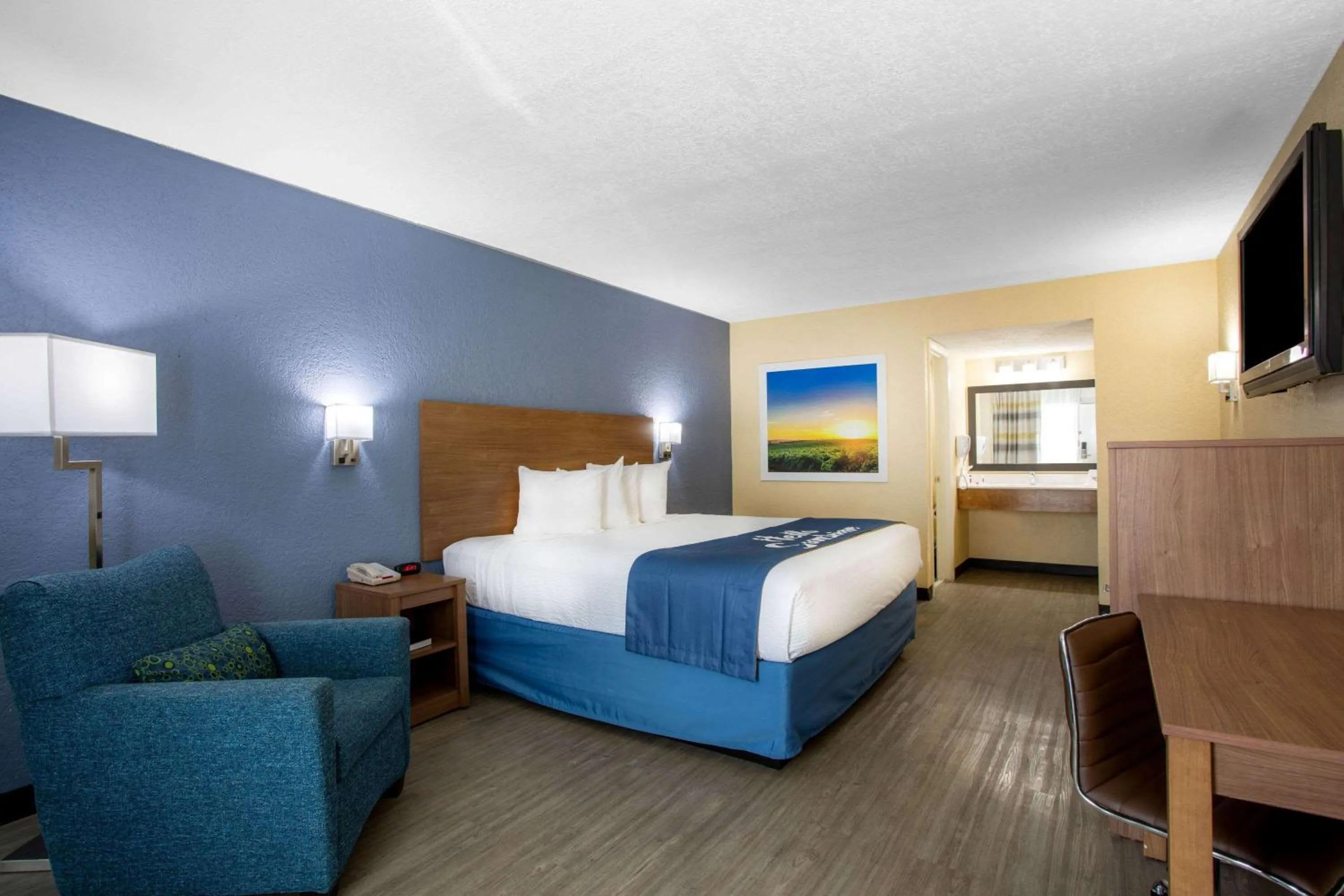 Photo of the whole room, Bed in Days Inn by Wyndham Apopka/Orlando
