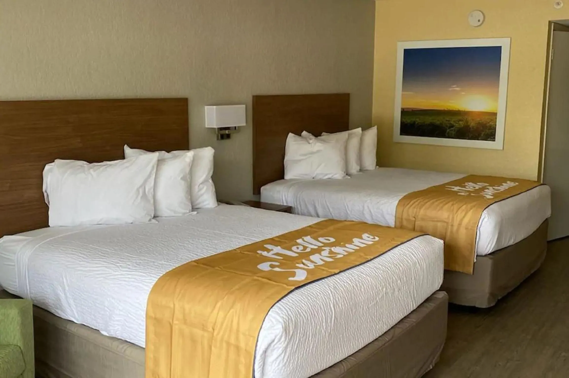Photo of the whole room, Bed in Days Inn by Wyndham Apopka/Orlando