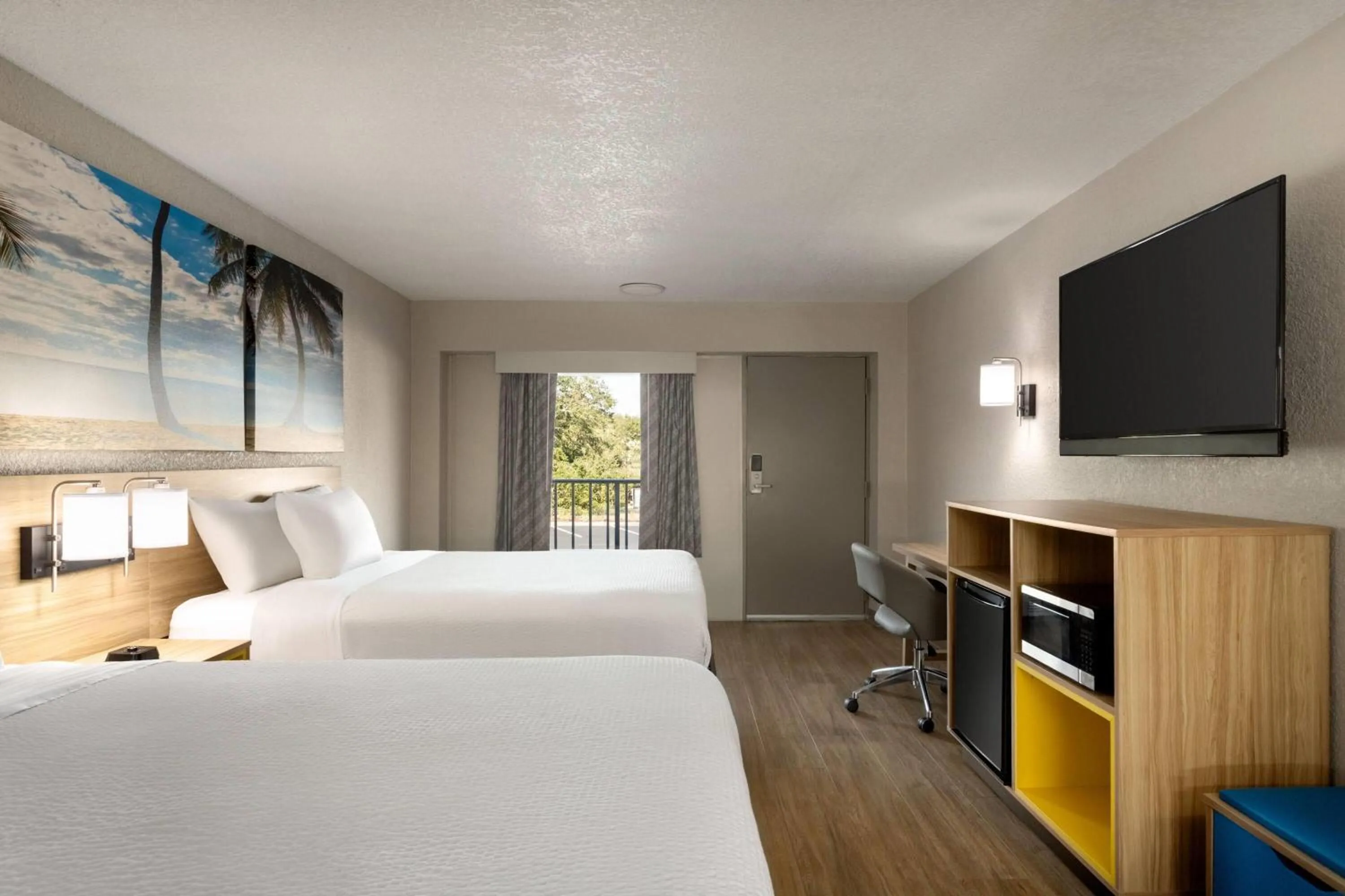 Photo of the whole room, Bed in Days Inn by Wyndham Apopka/Orlando