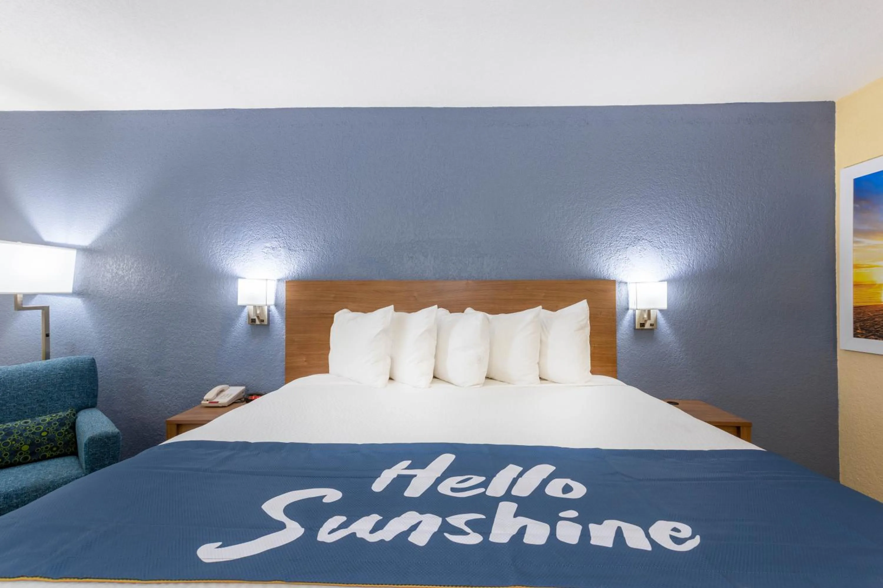 Bedroom, Bed in Days Inn by Wyndham Apopka/Orlando