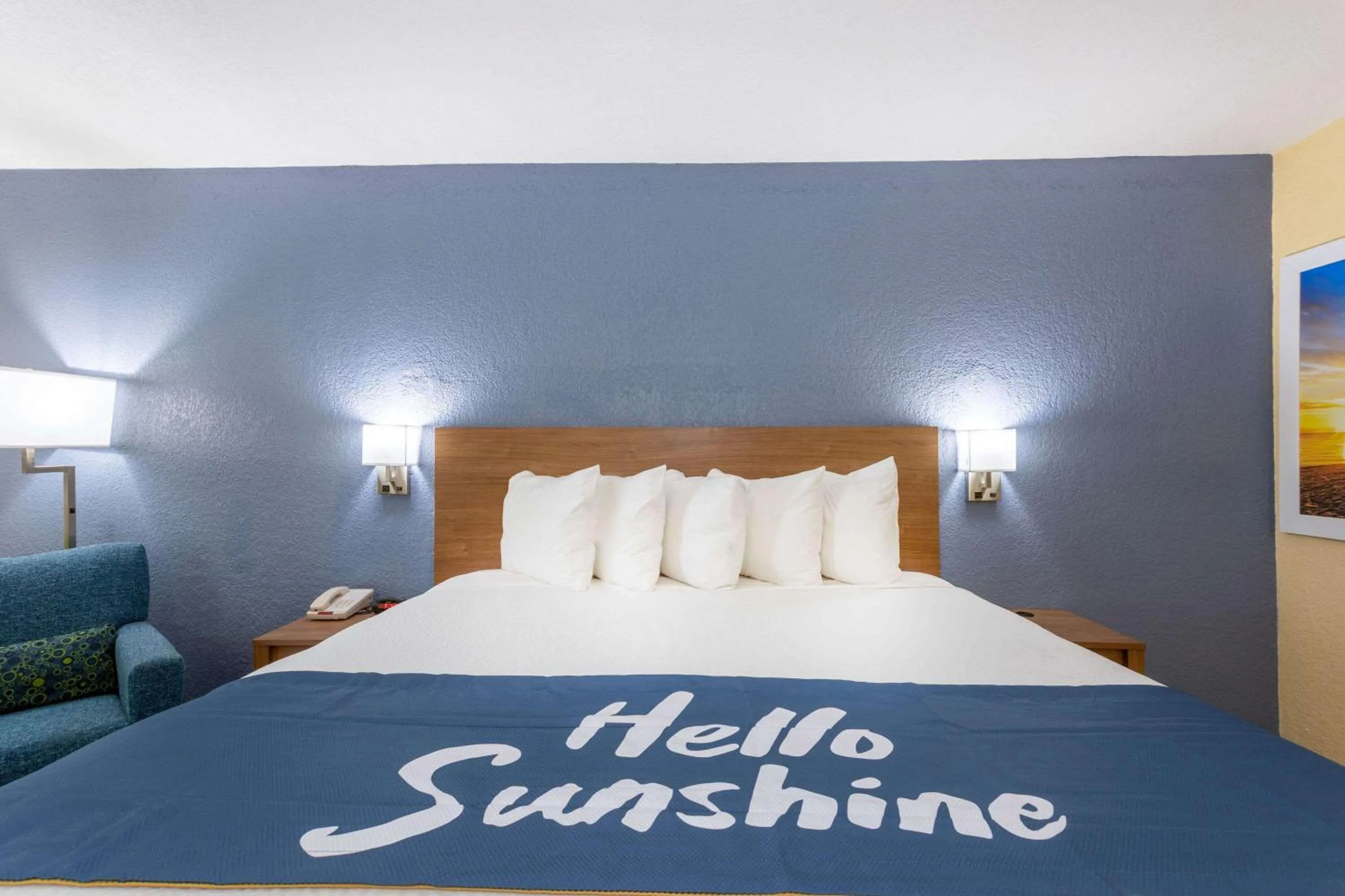 Photo of the whole room, Bed in Days Inn by Wyndham Apopka/Orlando