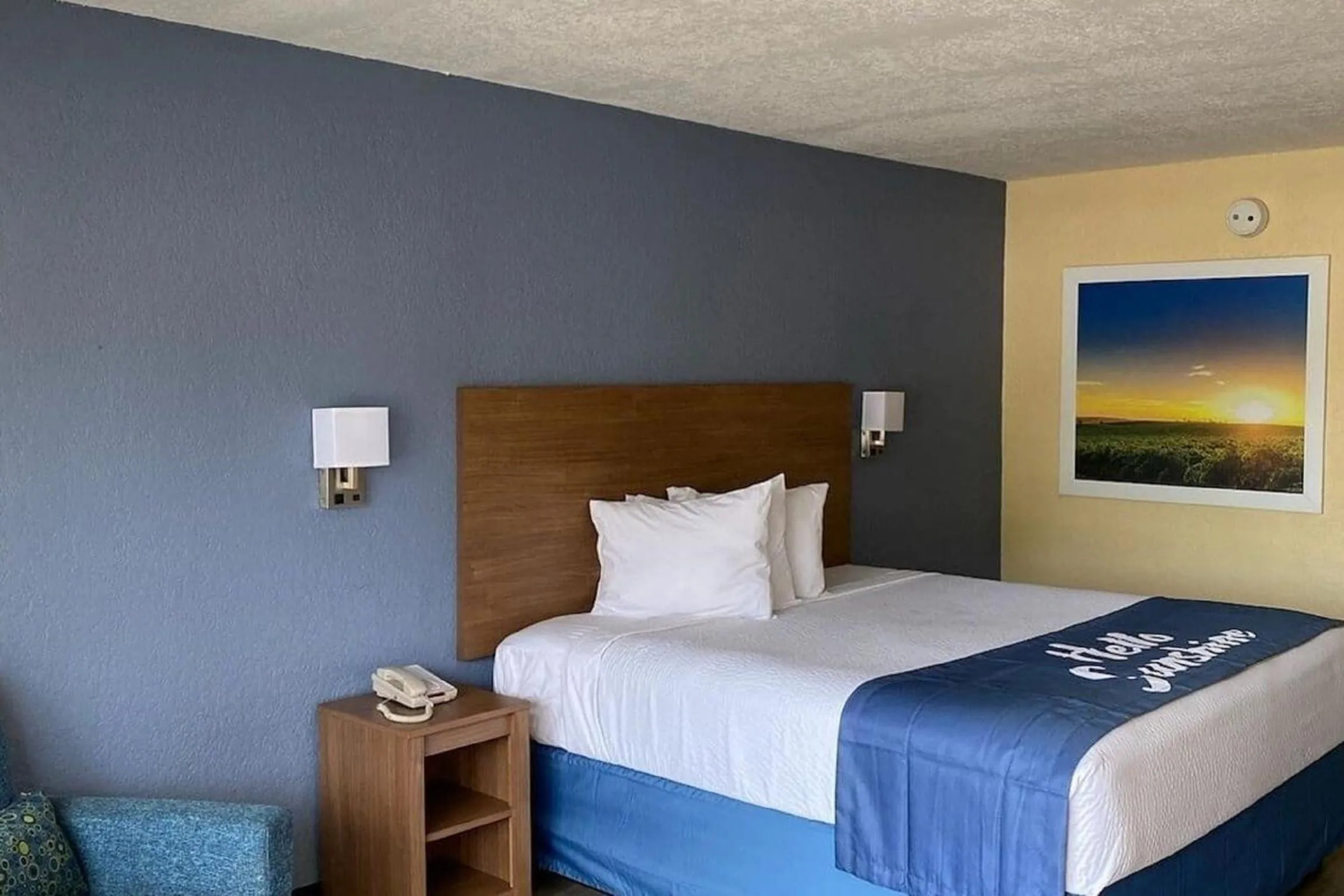 Photo of the whole room, Bed in Days Inn by Wyndham Apopka/Orlando