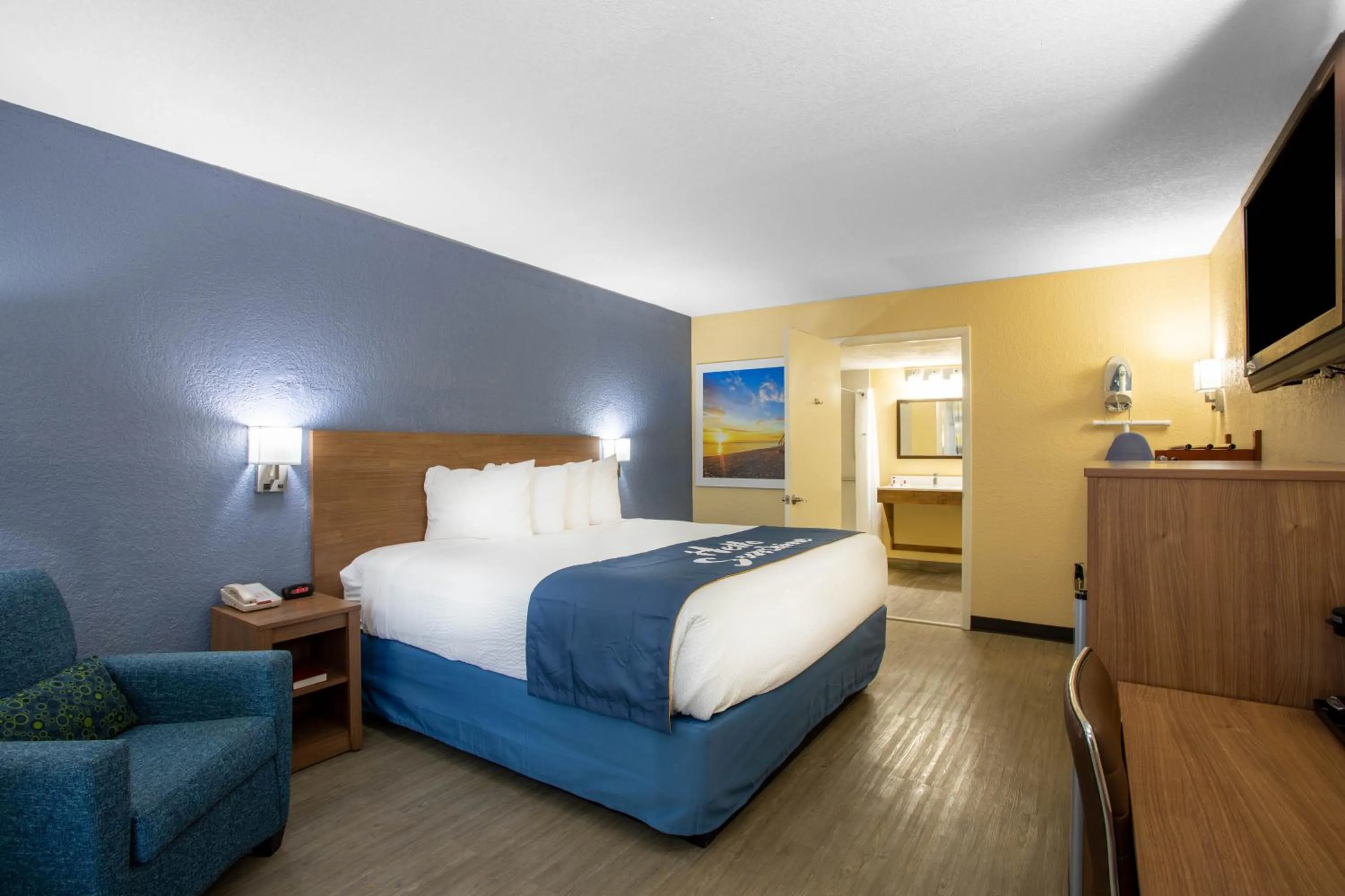 Photo of the whole room, Bed in Days Inn by Wyndham Apopka/Orlando