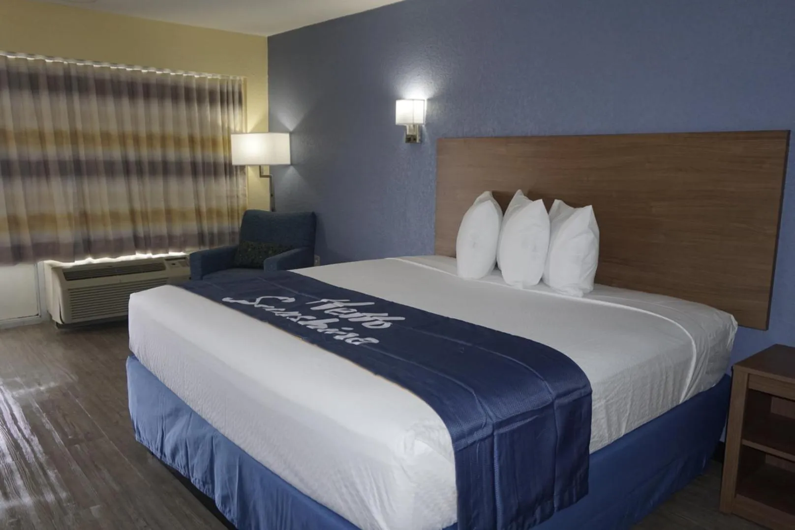 Photo of the whole room, Bed in Days Inn by Wyndham Apopka/Orlando