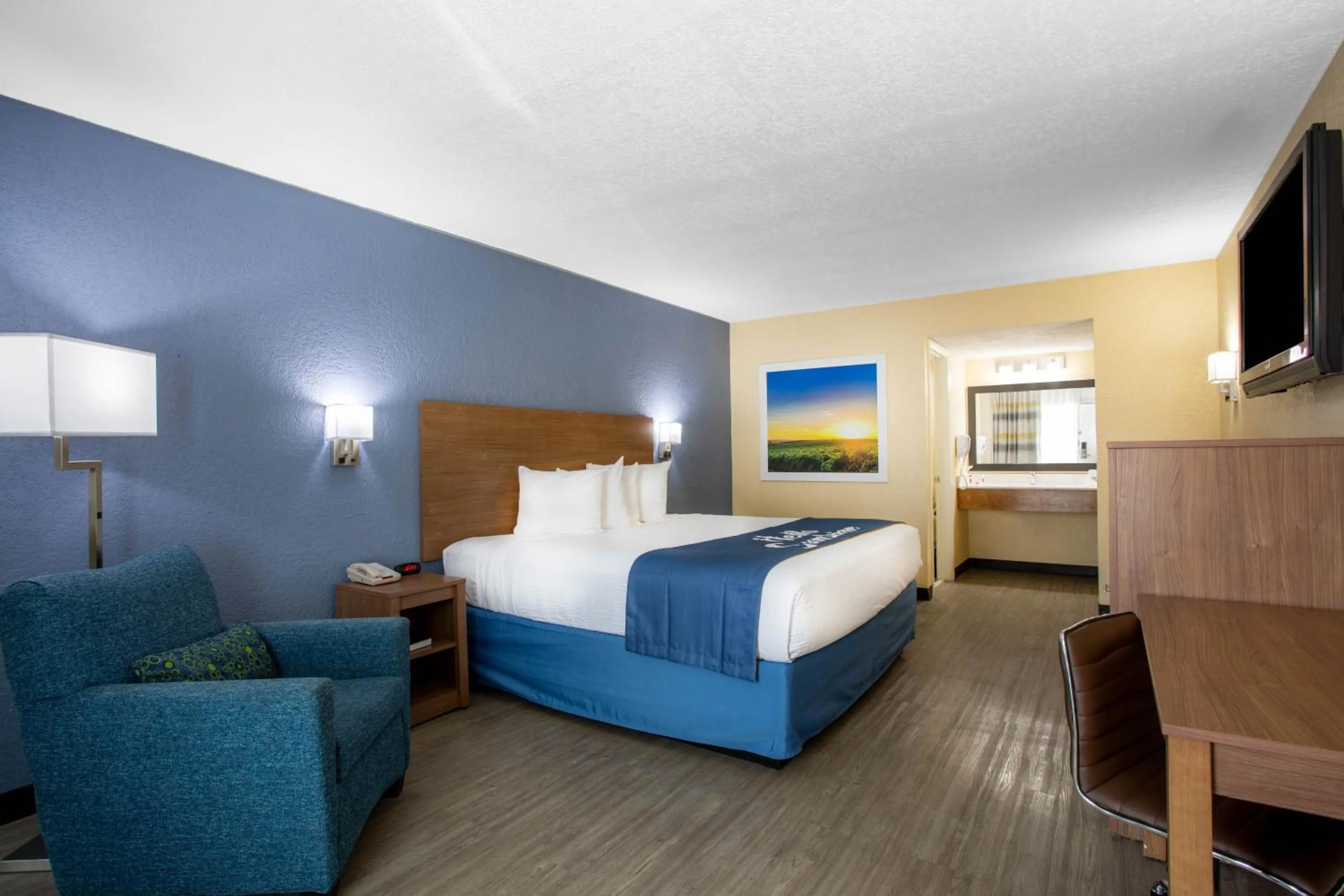Photo of the whole room, Bed in Days Inn by Wyndham Apopka/Orlando