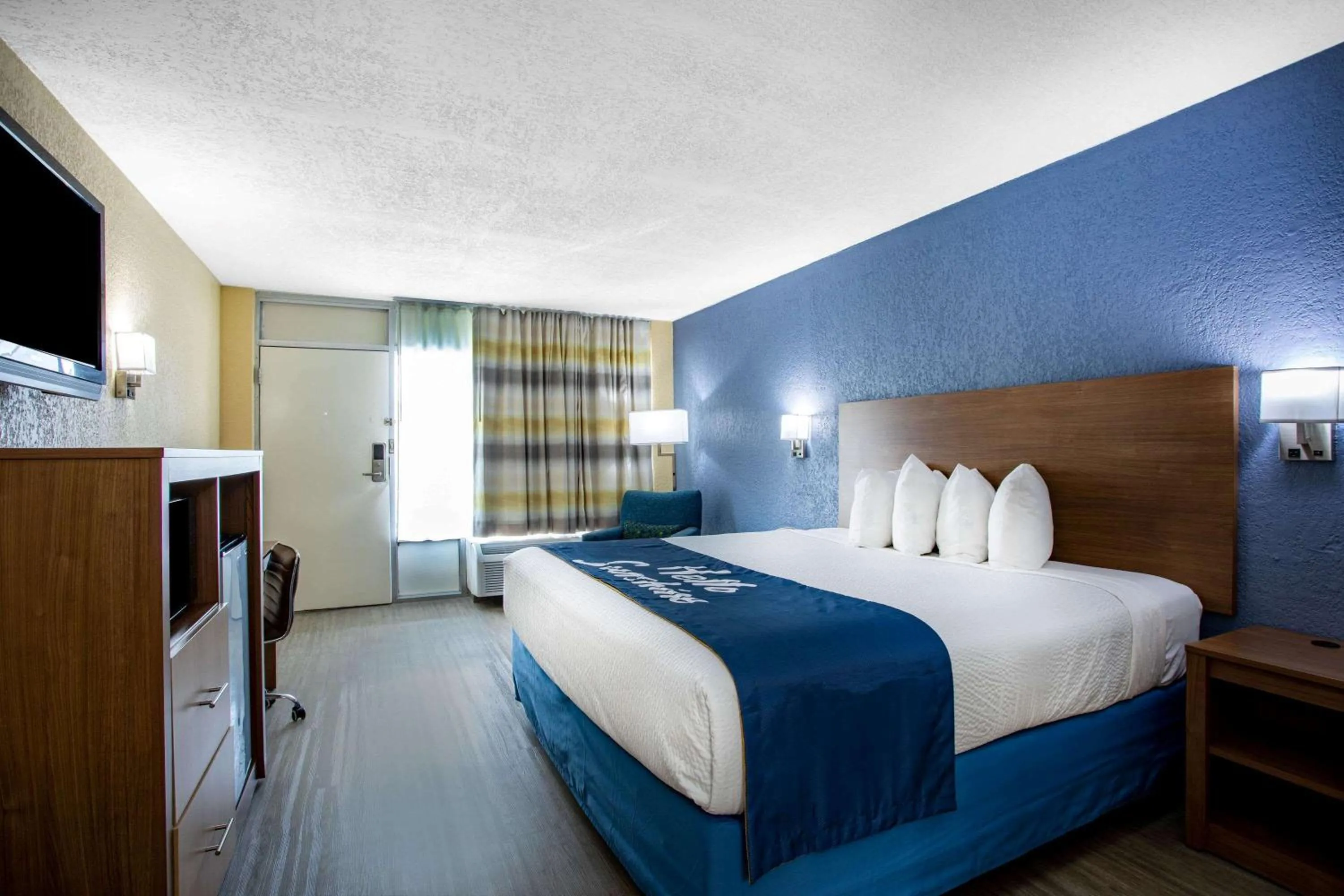 Photo of the whole room, Bed in Days Inn by Wyndham Apopka/Orlando