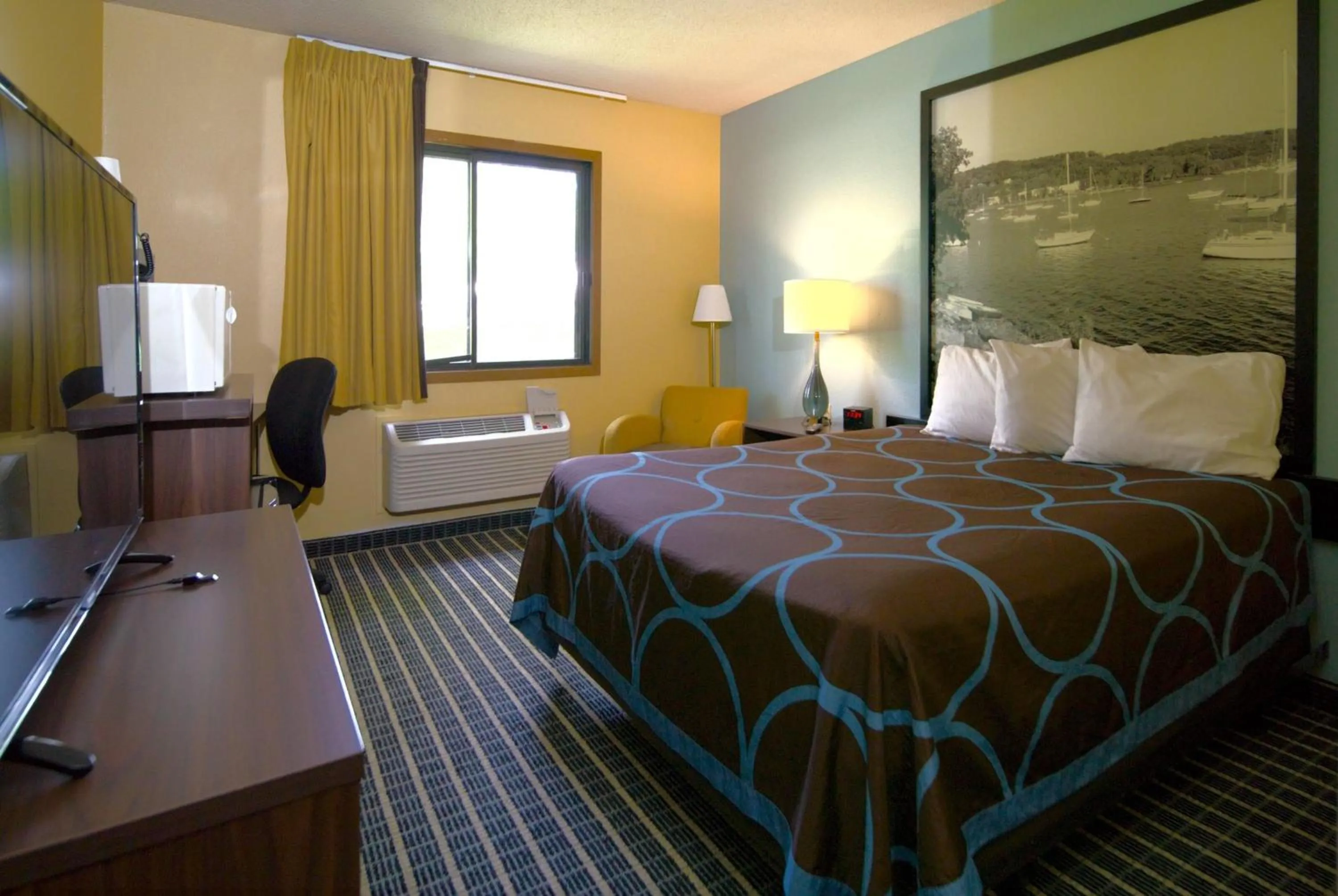 Photo of the whole room, Bed in Super 8 by Wyndham Red Wing