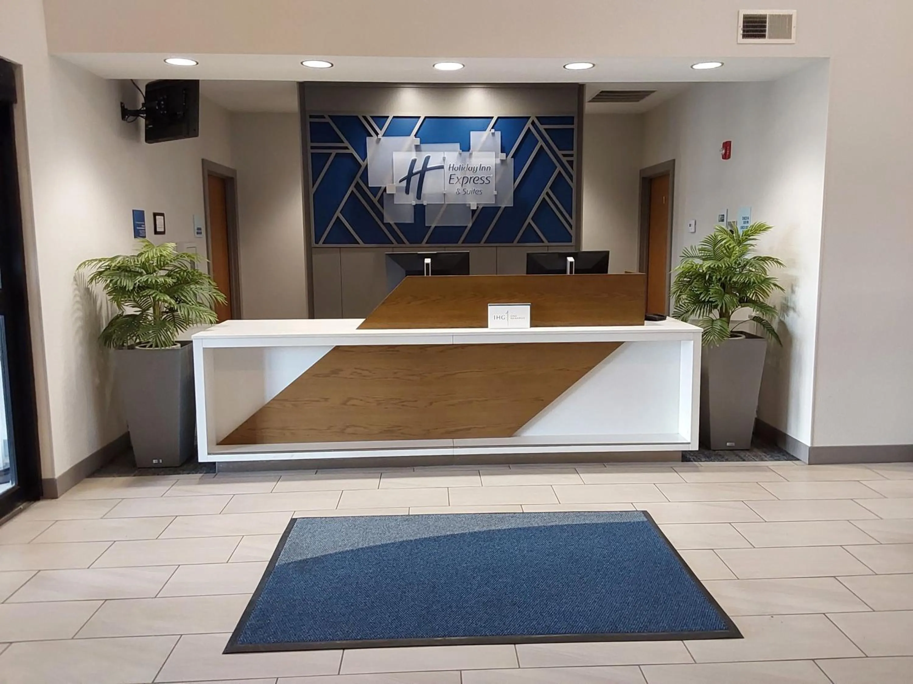 Property building in Holiday Inn Express Hotel & Suites Antigo by IHG