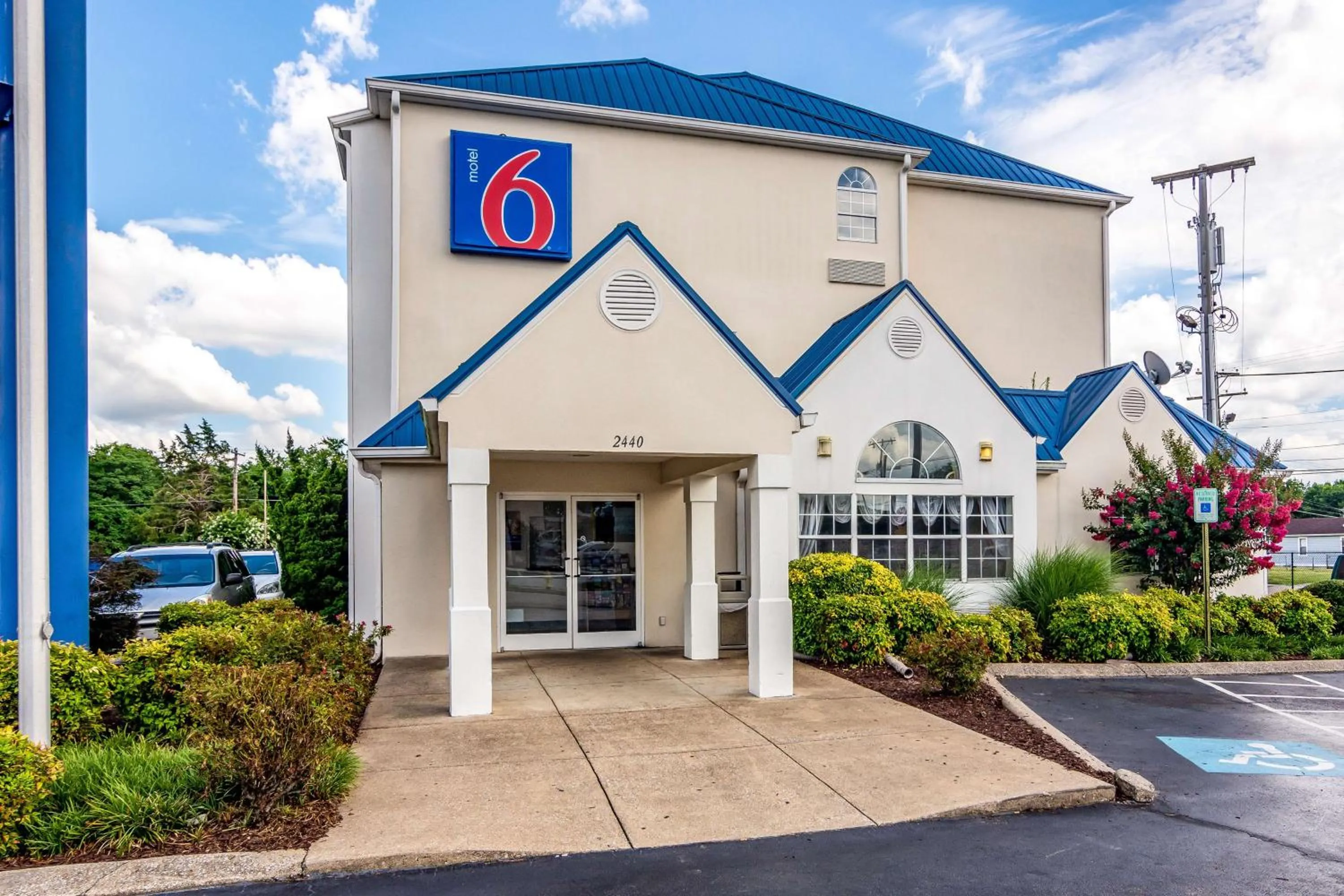 Property building in Motel 6 Chattanooga Downtown