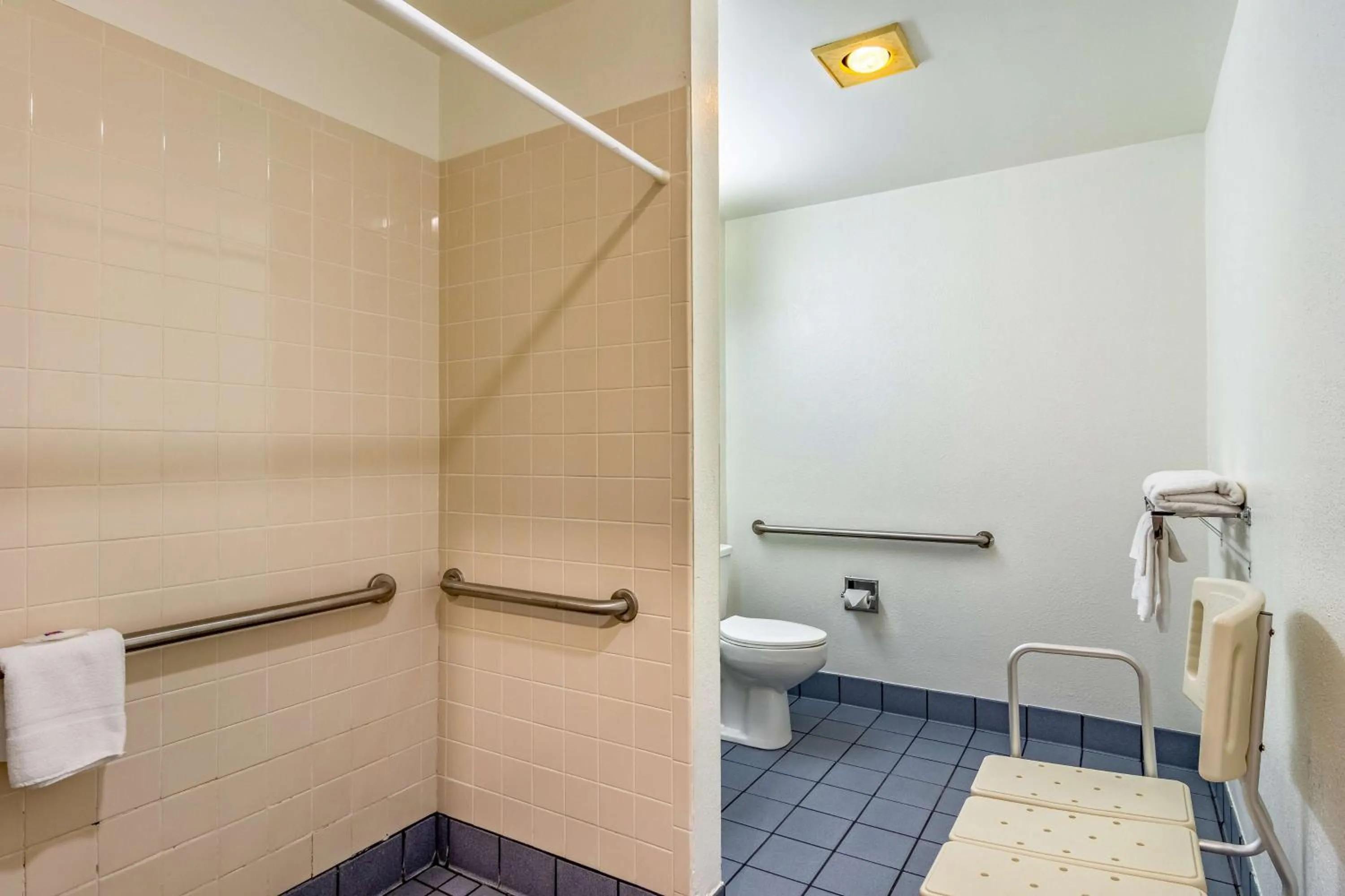 Toilet in Motel 6 Chattanooga Downtown