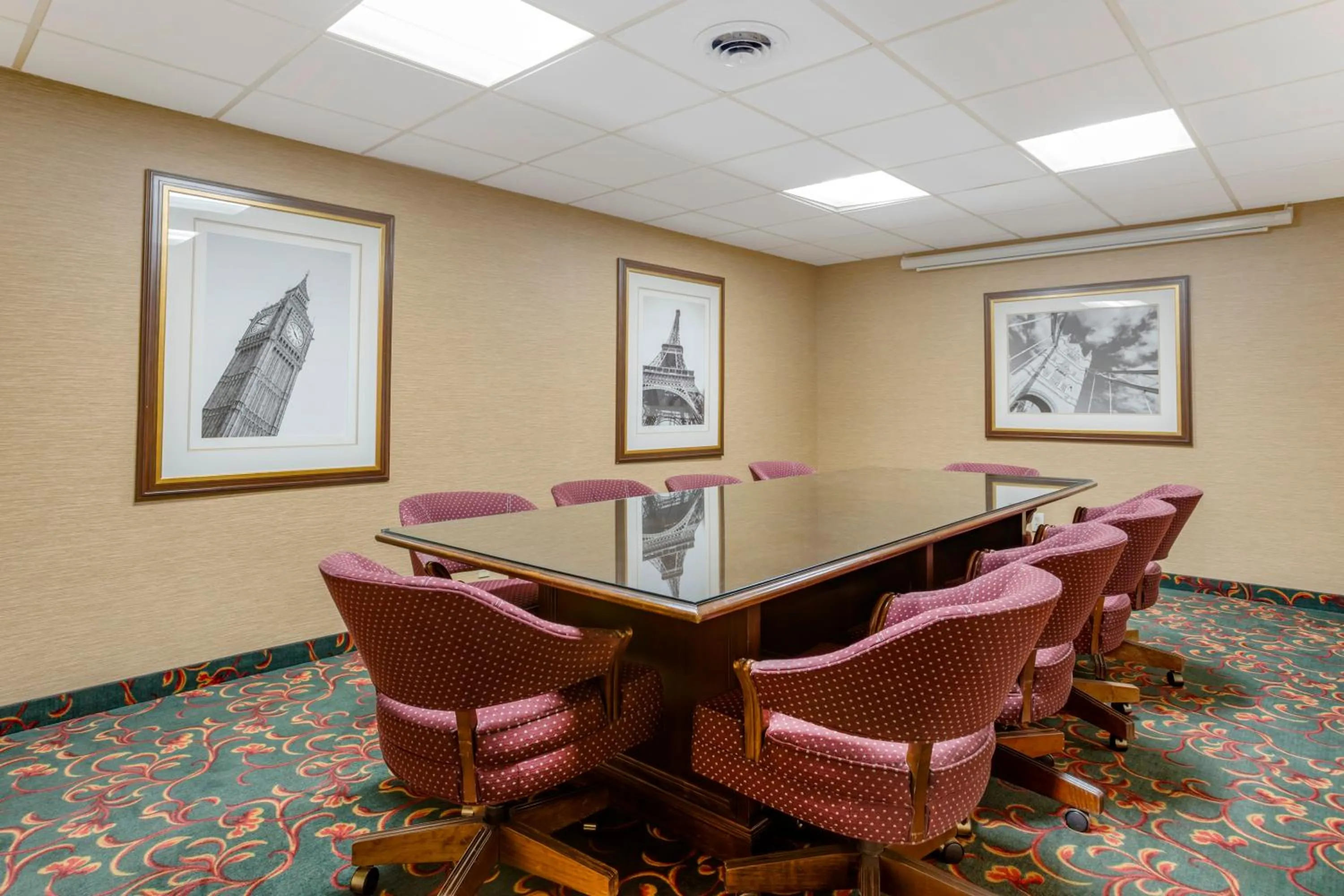 Meeting/conference room in Best Western PLUS Morristown Inn-Florham Park