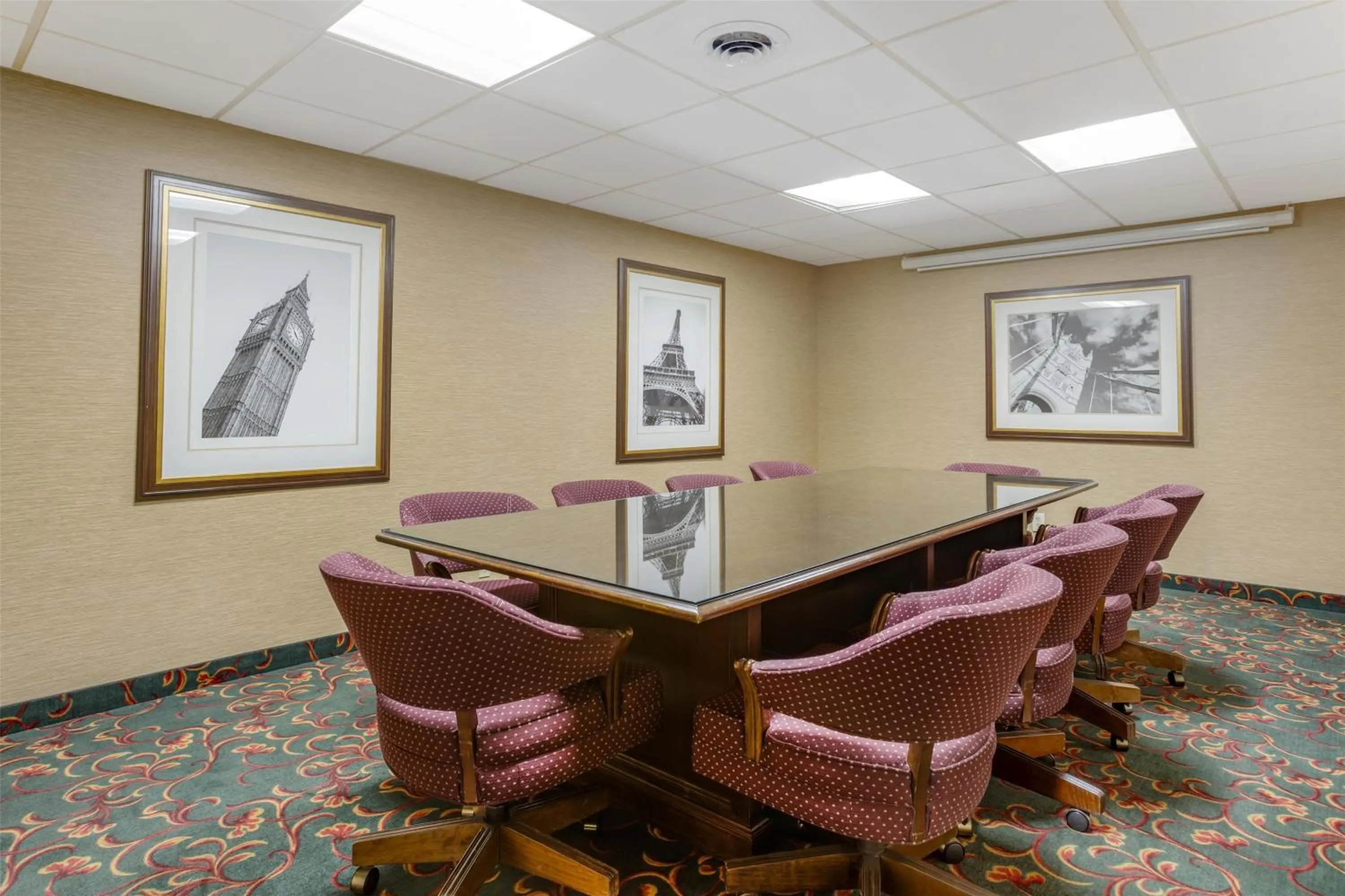 Meeting/conference room in Best Western PLUS Morristown Inn-Florham Park