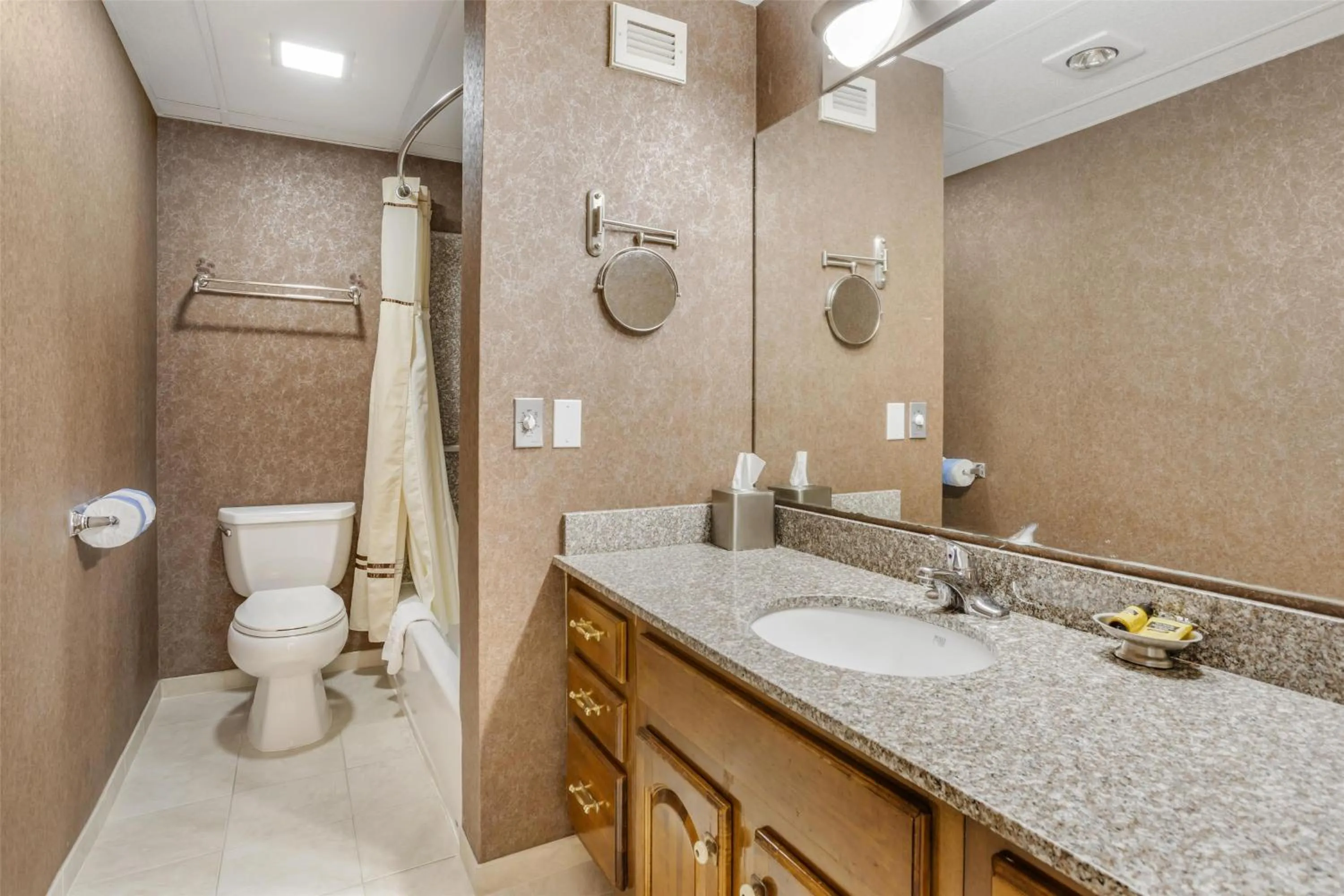 Bathroom in Best Western PLUS Morristown Inn-Florham Park