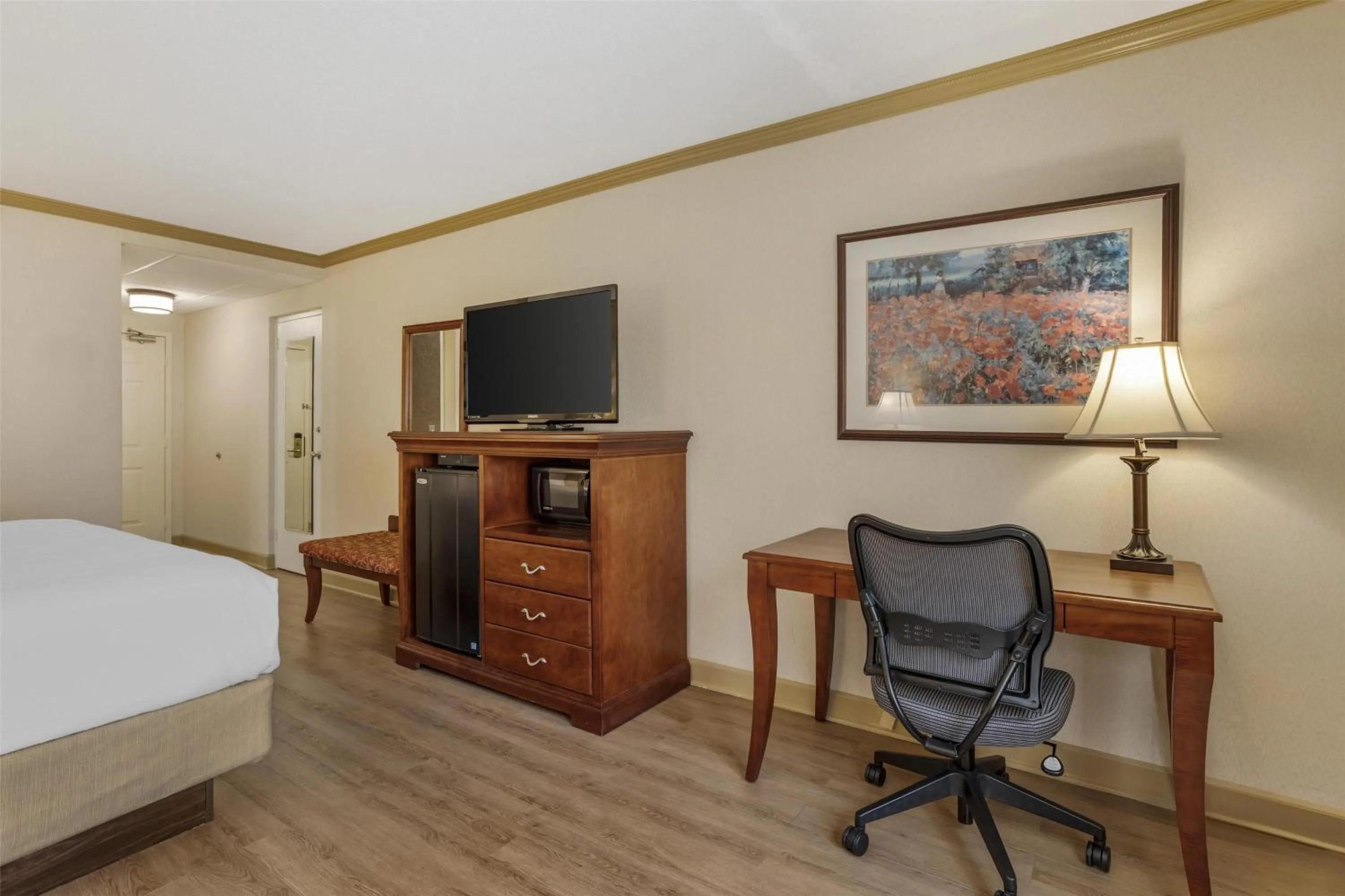 Bedroom, Bed in Best Western PLUS Morristown Inn-Florham Park
