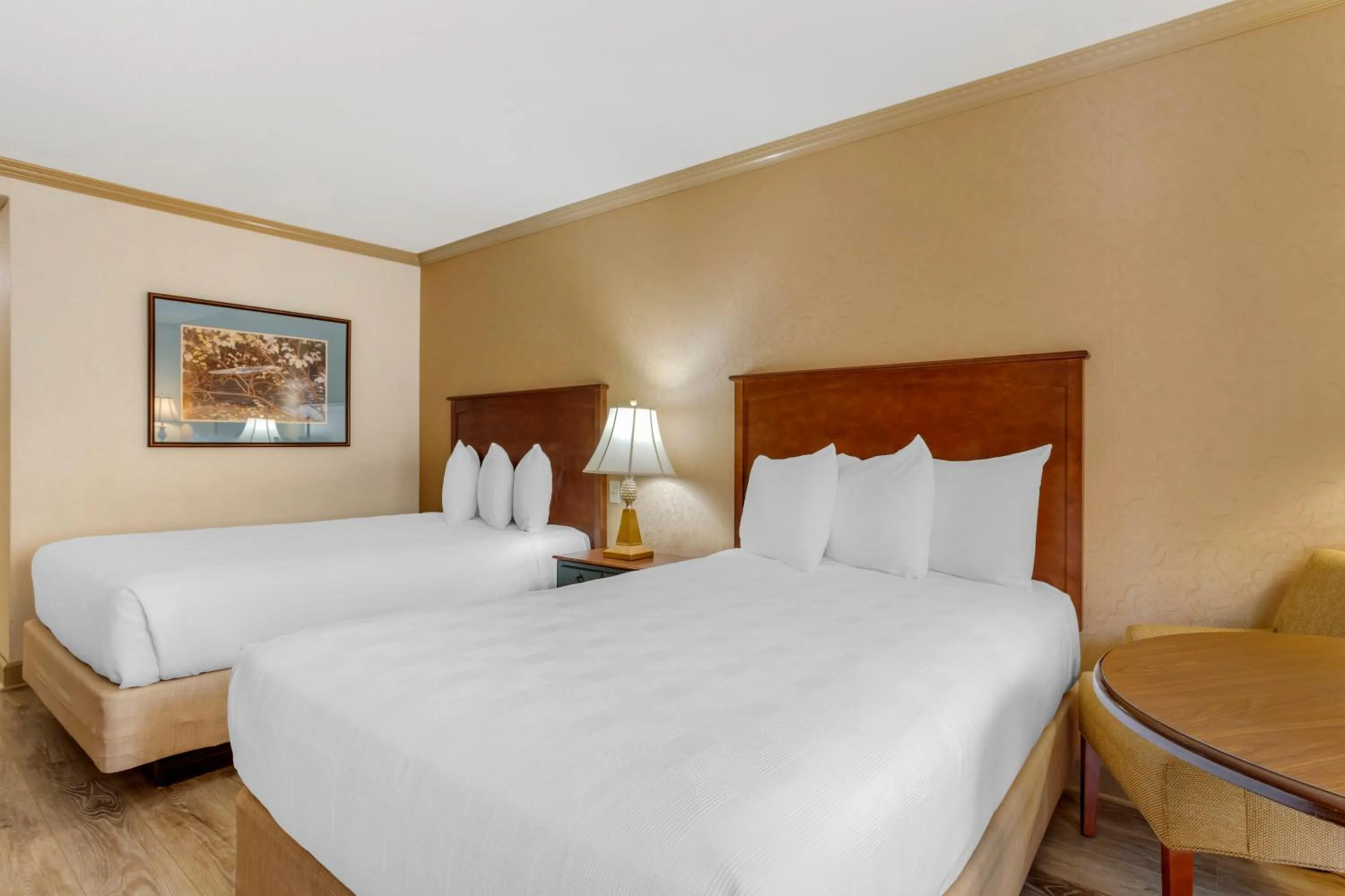 Bed in Best Western PLUS Morristown Inn-Florham Park
