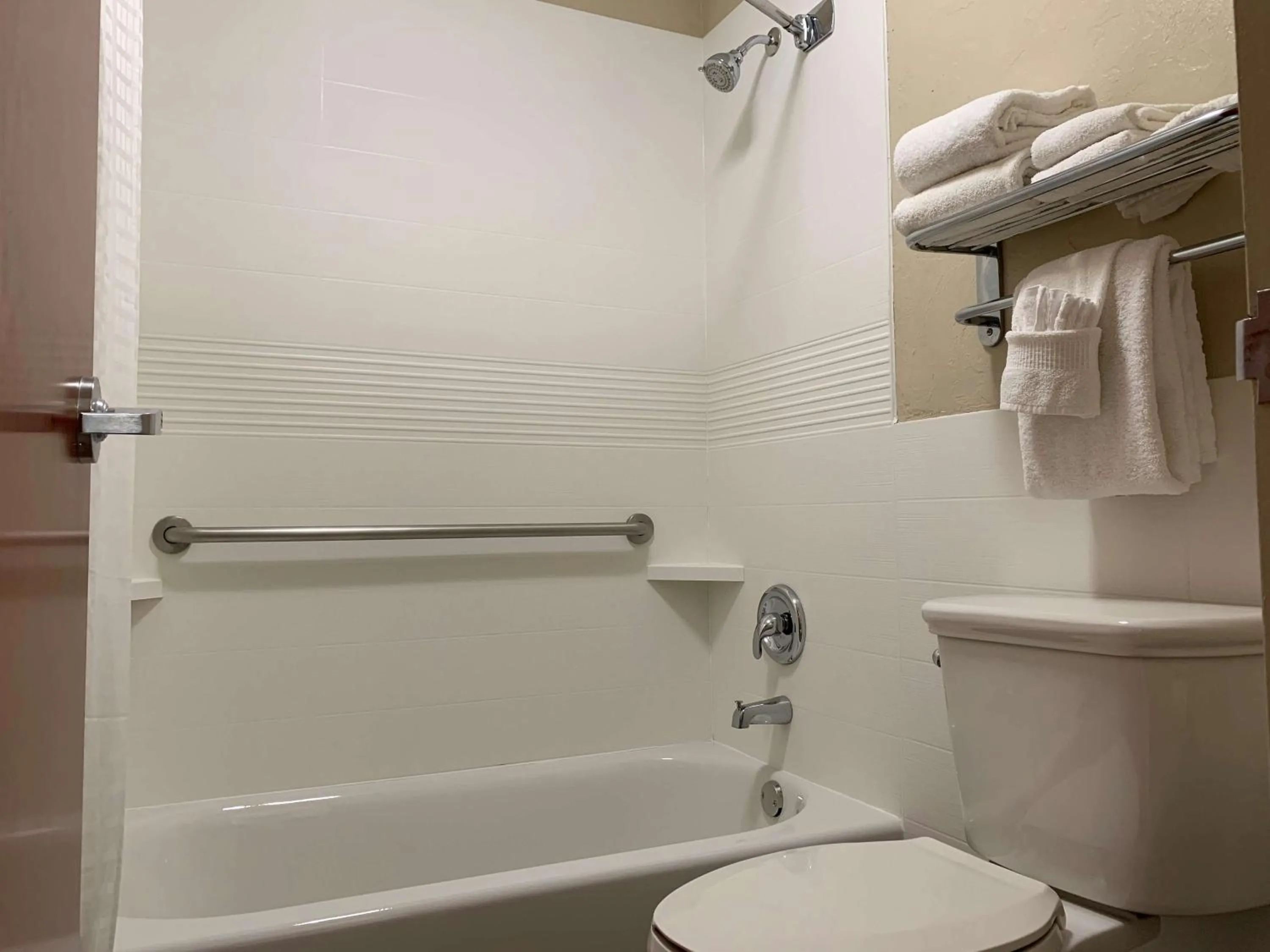 Bathroom in Best Western El Reno