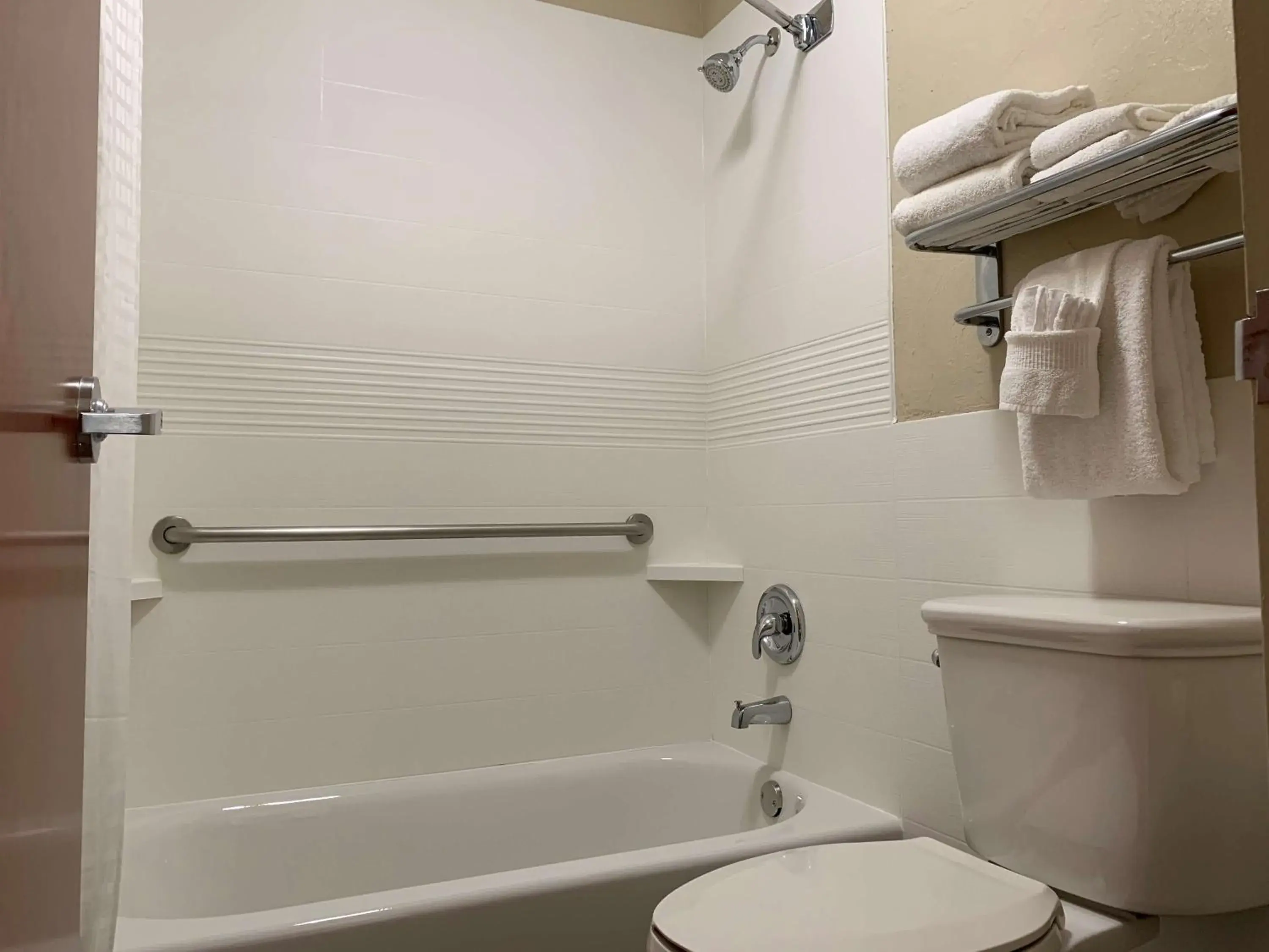 Queen Room with Two Queen Beds and Tub - Non-Smoking in Best Western El Reno Queen Room with Two Queen Beds and Tub - Non-Smoking in Best Western El Reno