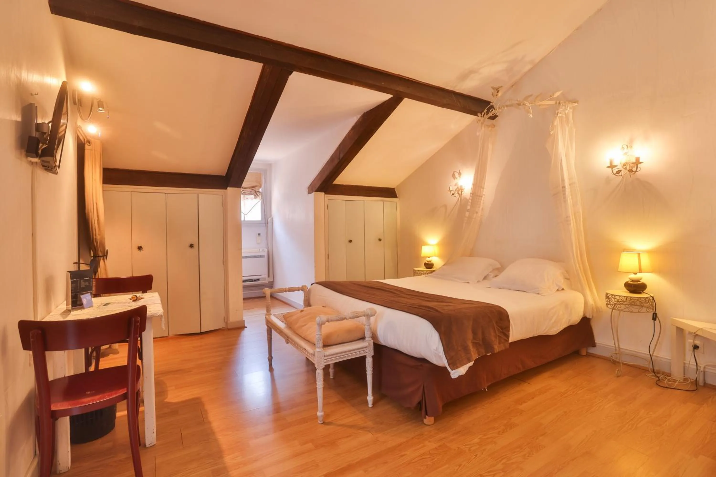 Bed in Hotel Restaurant des Thermes