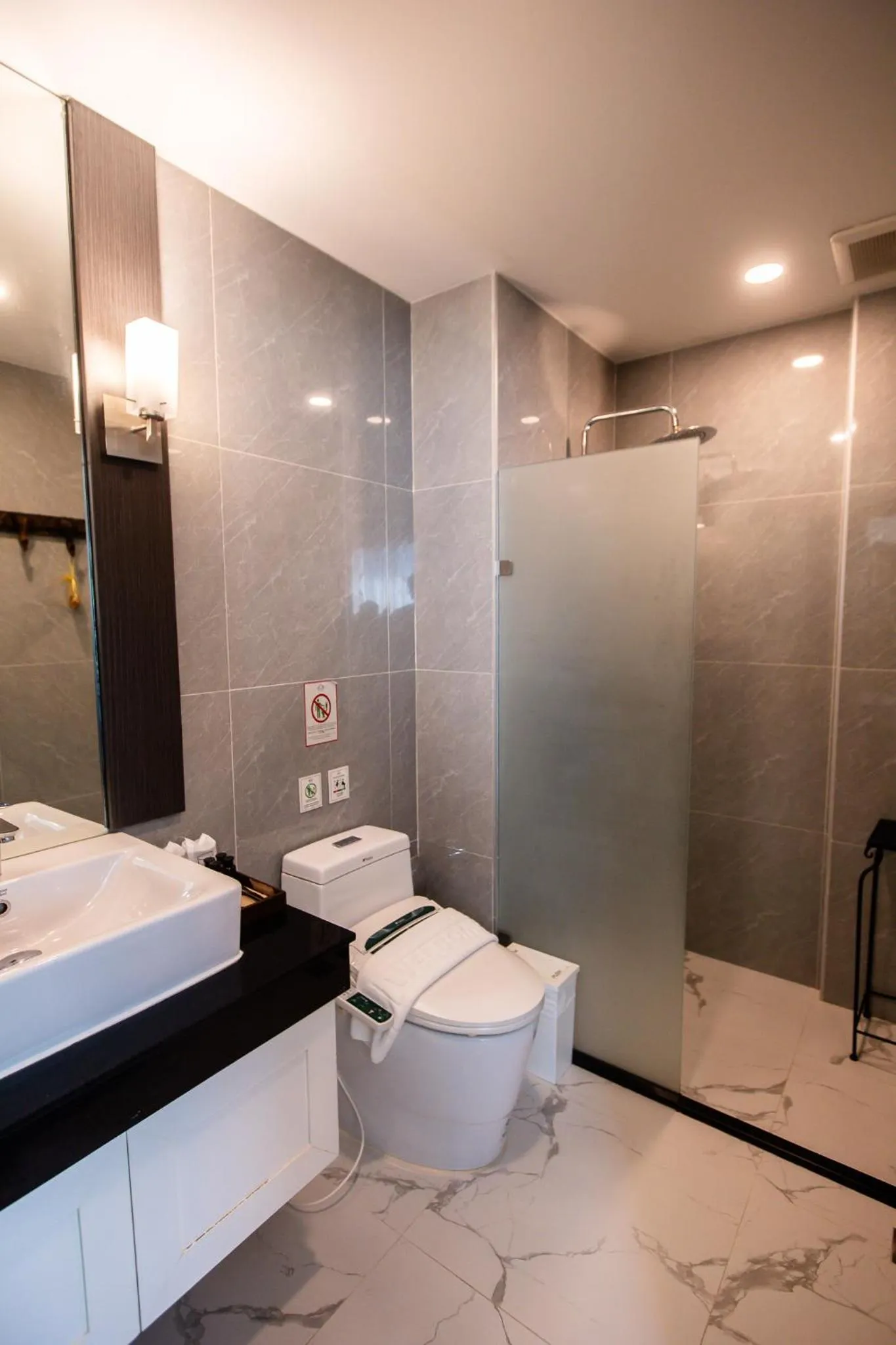 Shower in The Experience Walking Street Chiang Mai