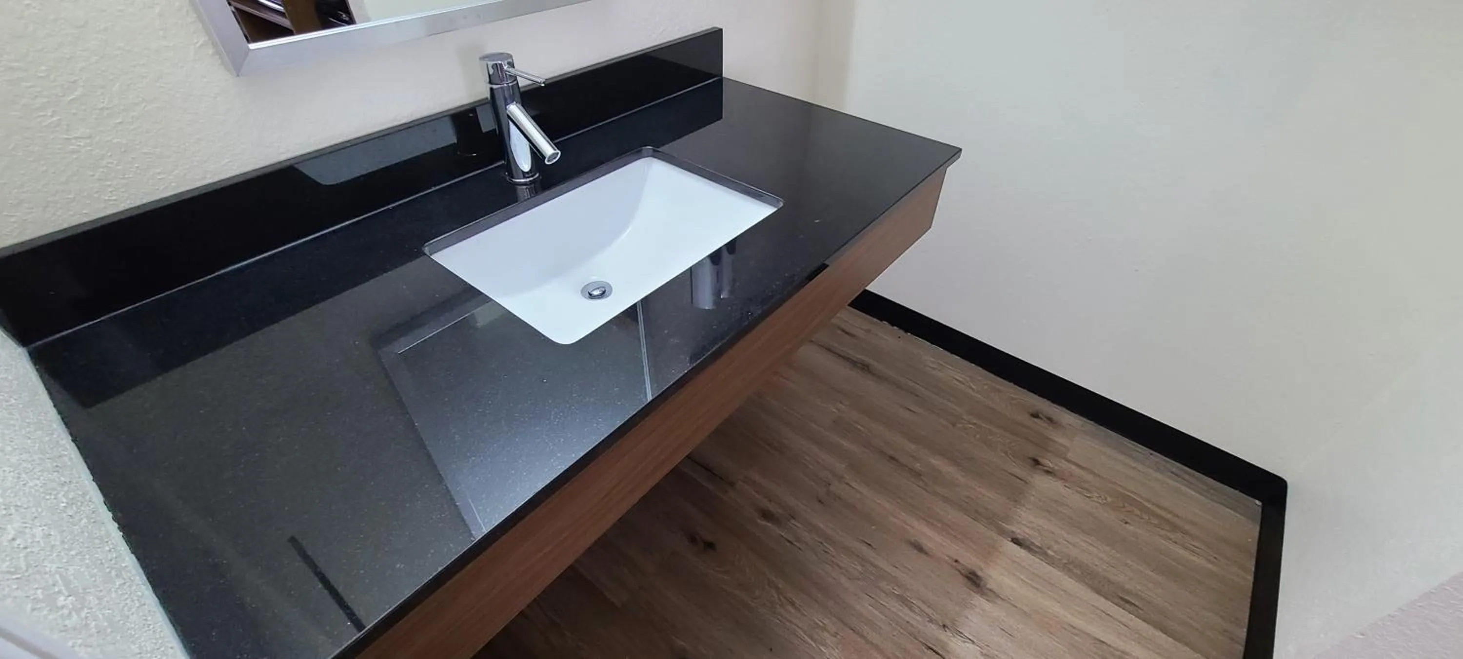 Bathroom in Red Roof Inn Byron