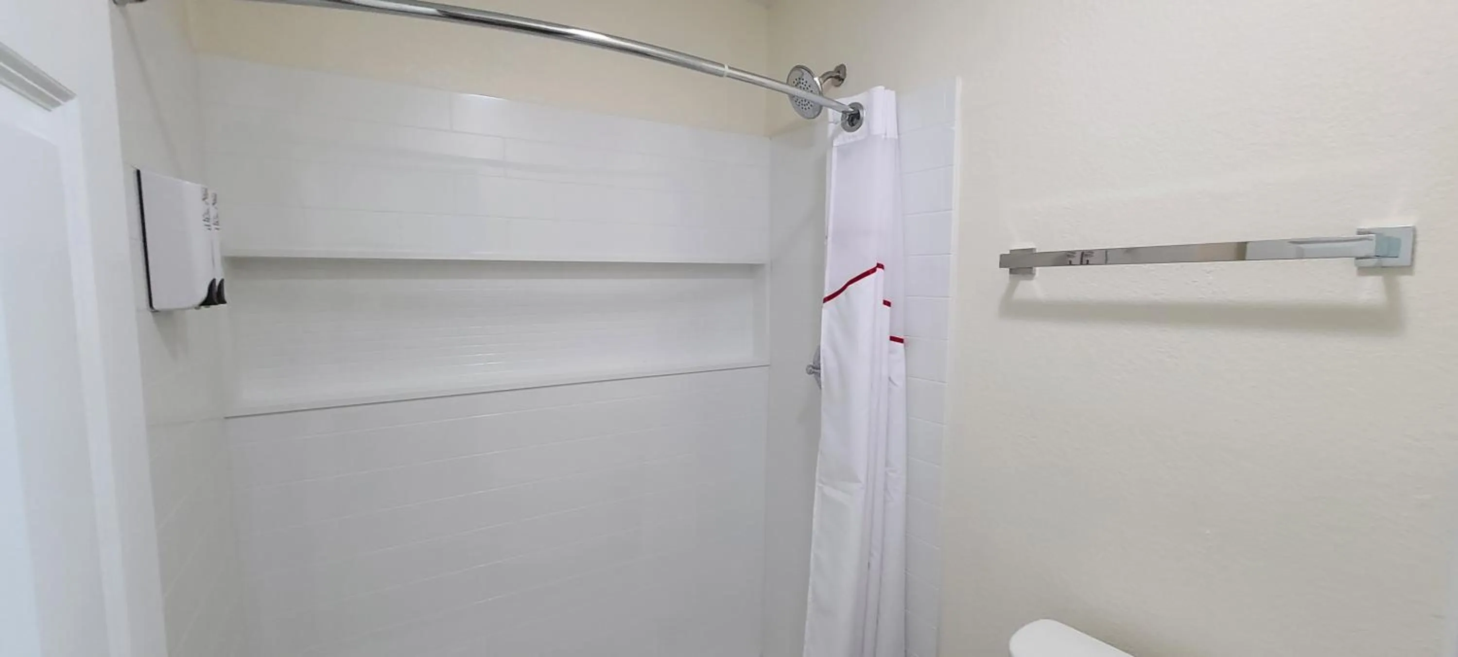 Bathroom in Red Roof Inn Byron