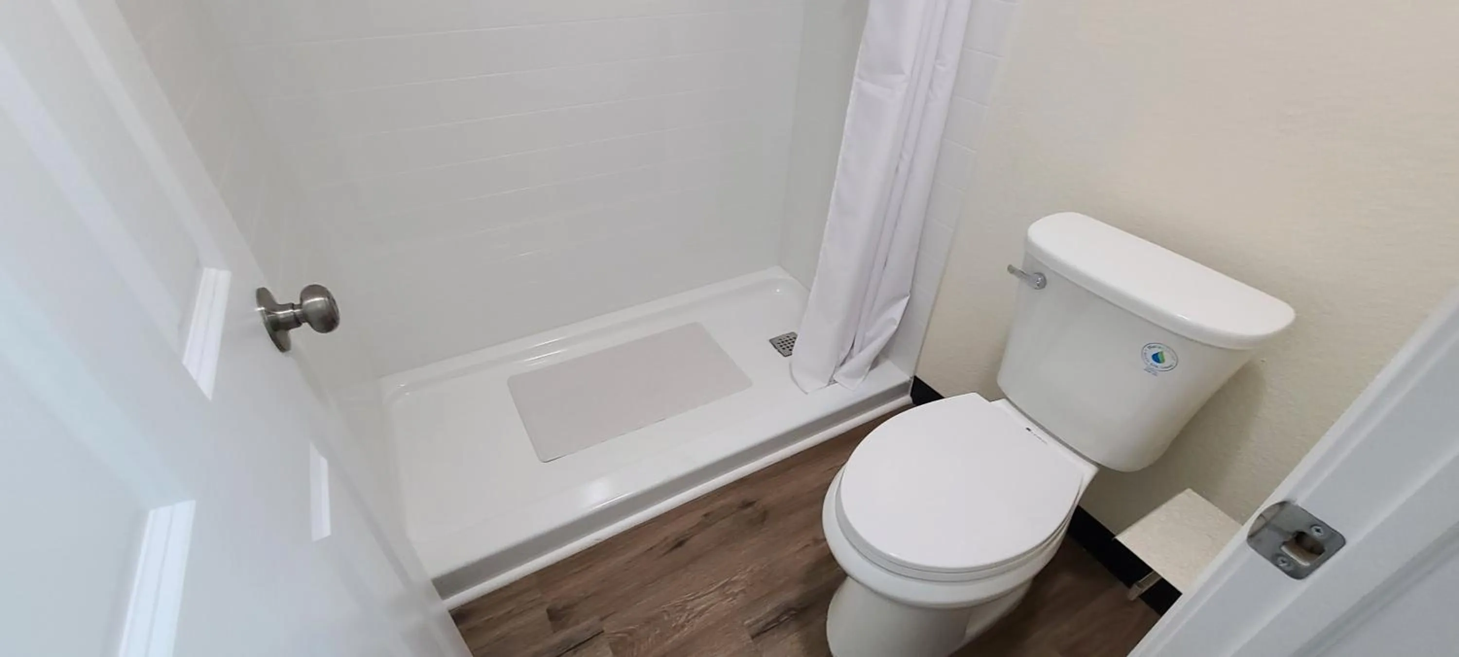 Bathroom in Red Roof Inn Byron