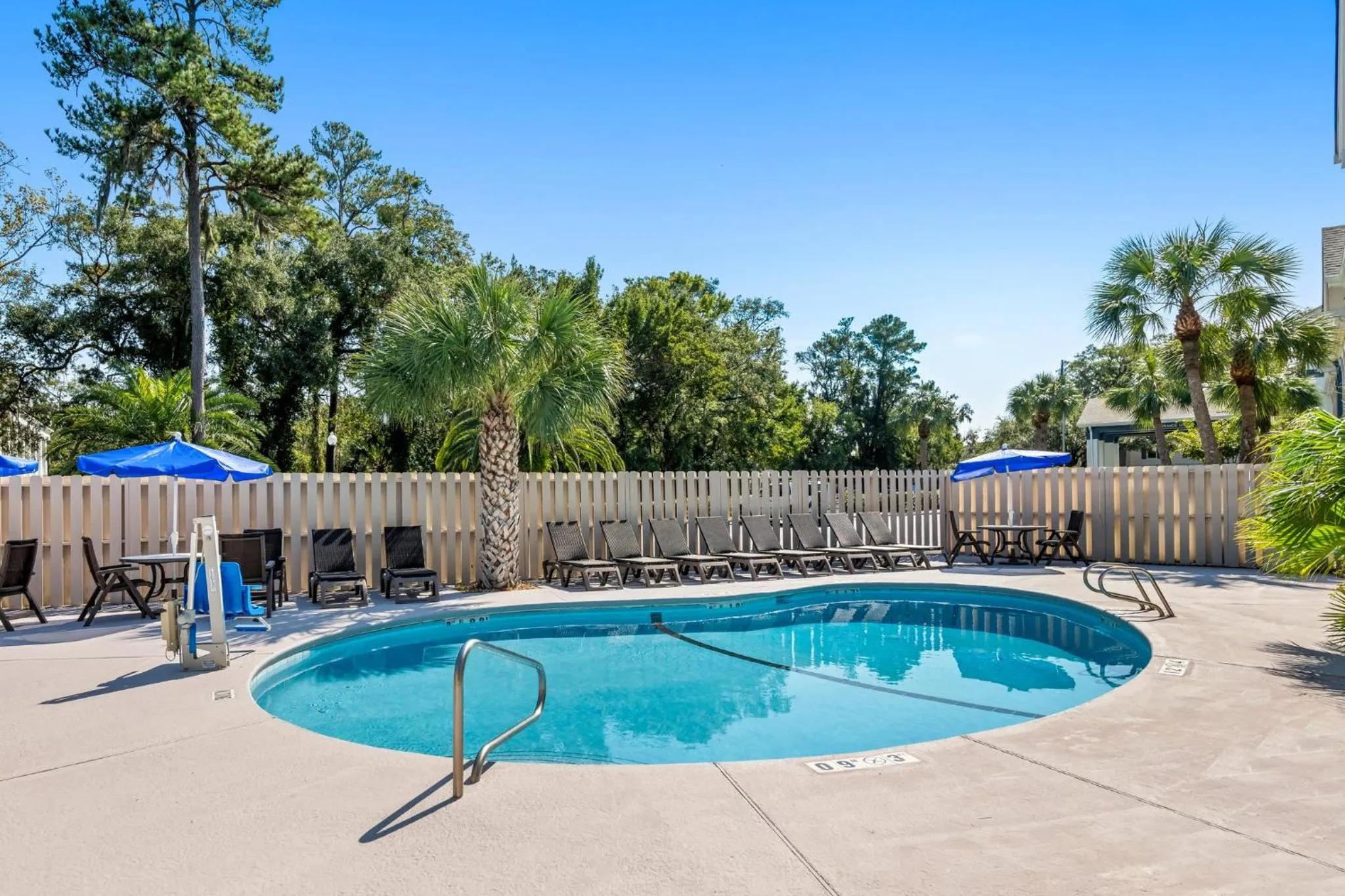 Swimming pool in Holiday Inn Express Saint Simons Island by IHG