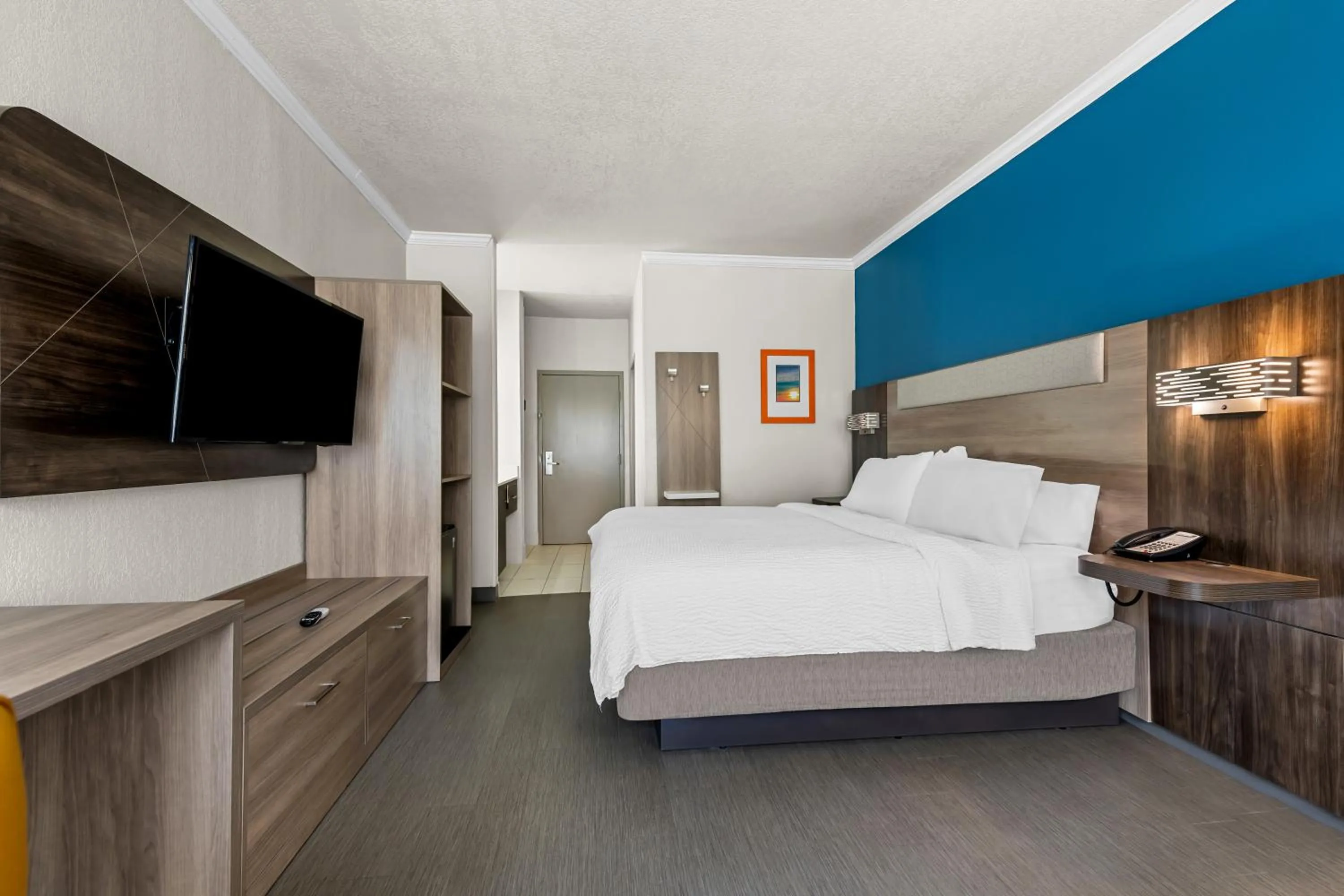 Guests, Bed in Holiday Inn Express Saint Simons Island by IHG
