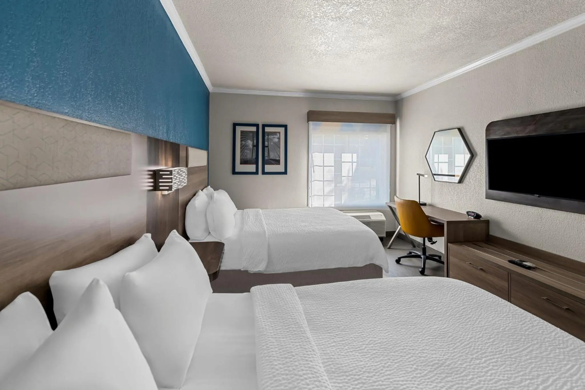 Photo of the whole room, Bed in Holiday Inn Express Saint Simons Island by IHG