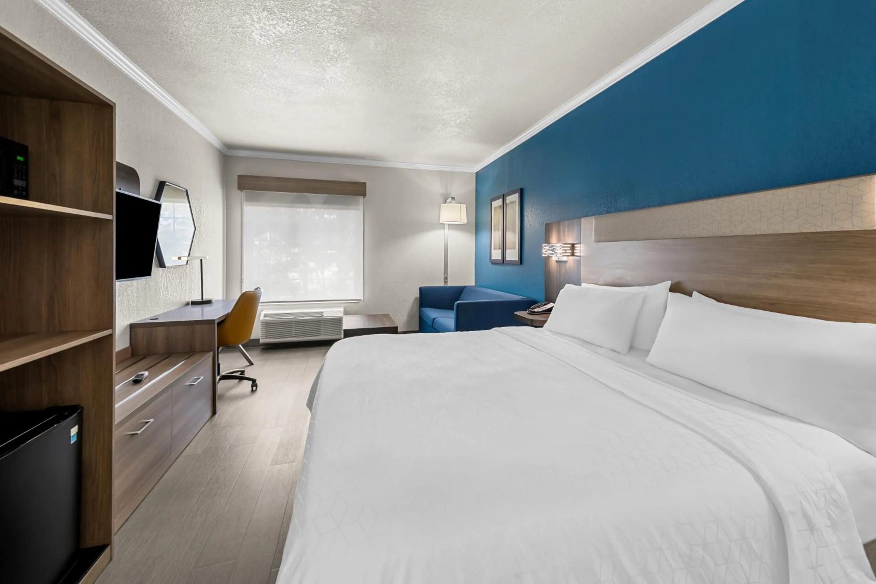 Guests, Bed in Holiday Inn Express Saint Simons Island by IHG