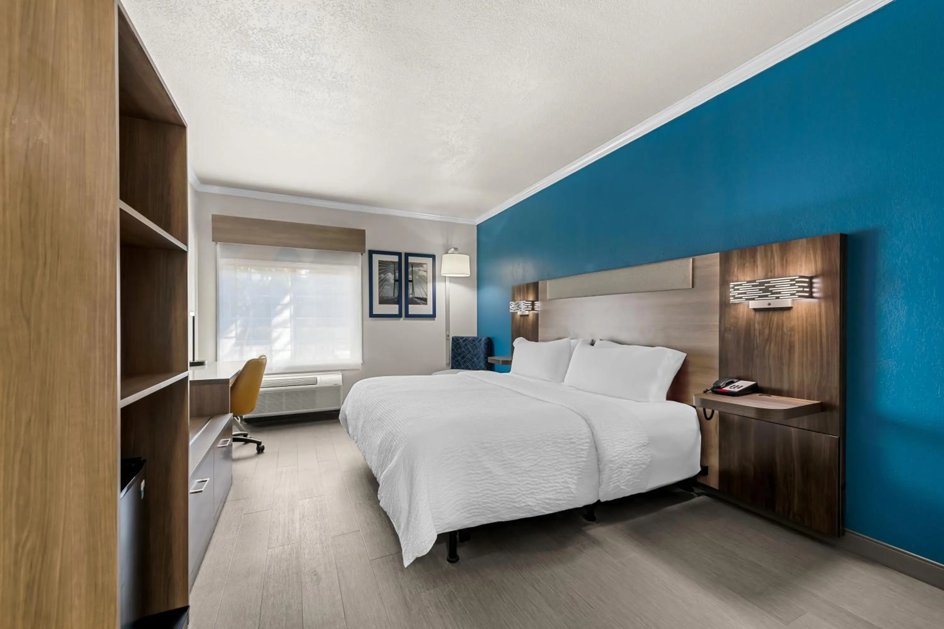 Bed in Holiday Inn Express Saint Simons Island by IHG