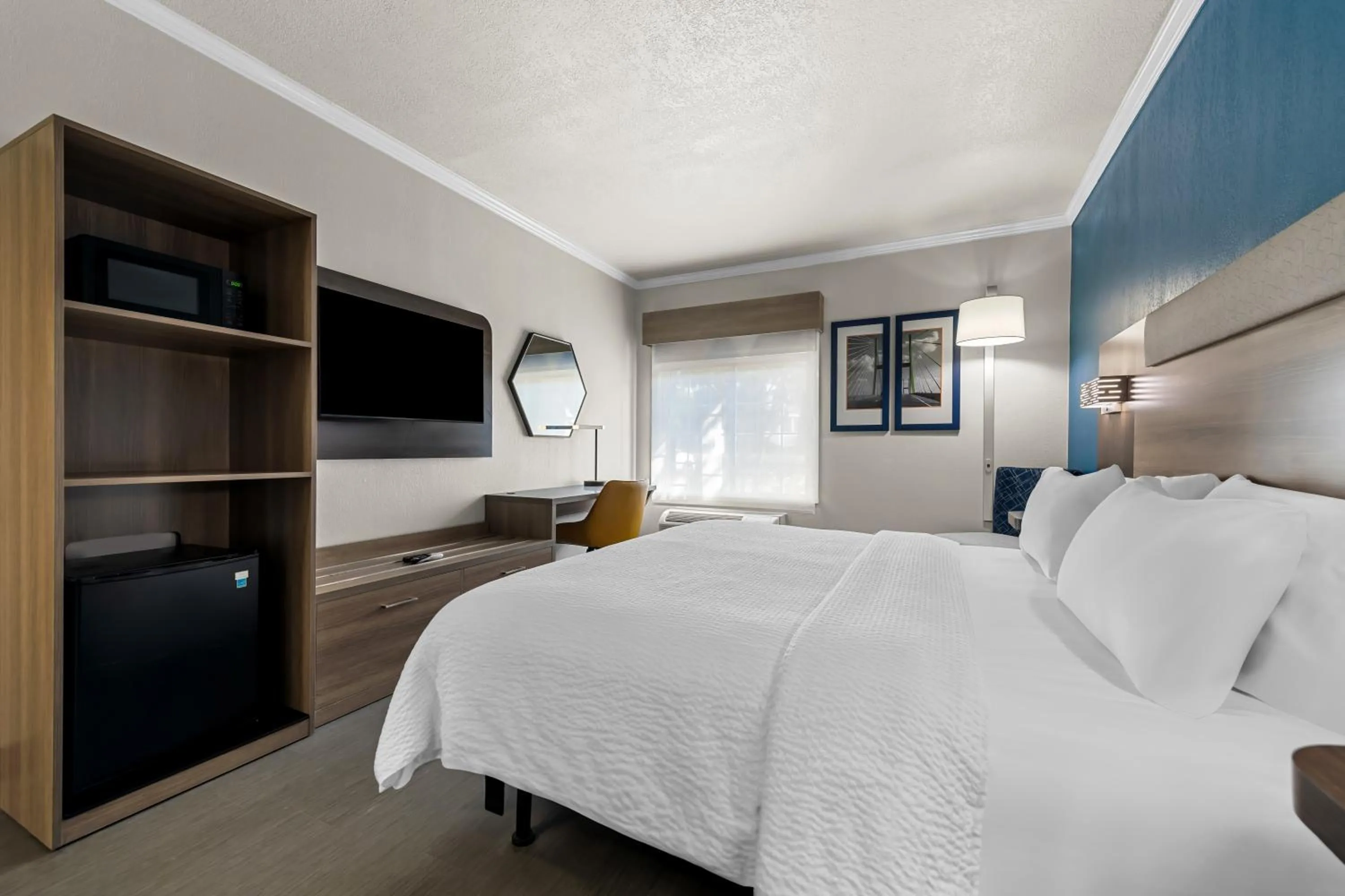 Bed in Holiday Inn Express Saint Simons Island by IHG