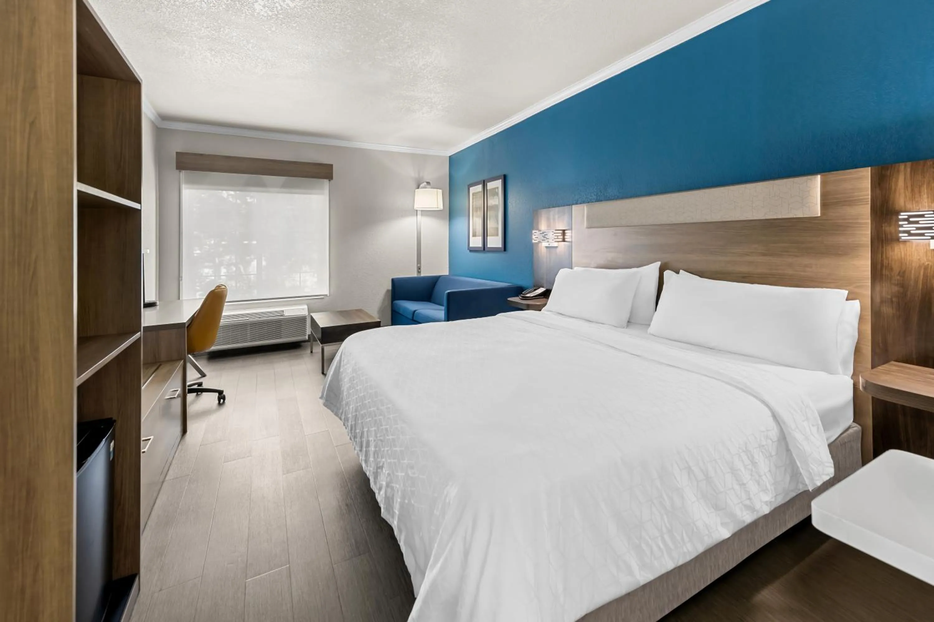 Guests, Bed in Holiday Inn Express Saint Simons Island by IHG