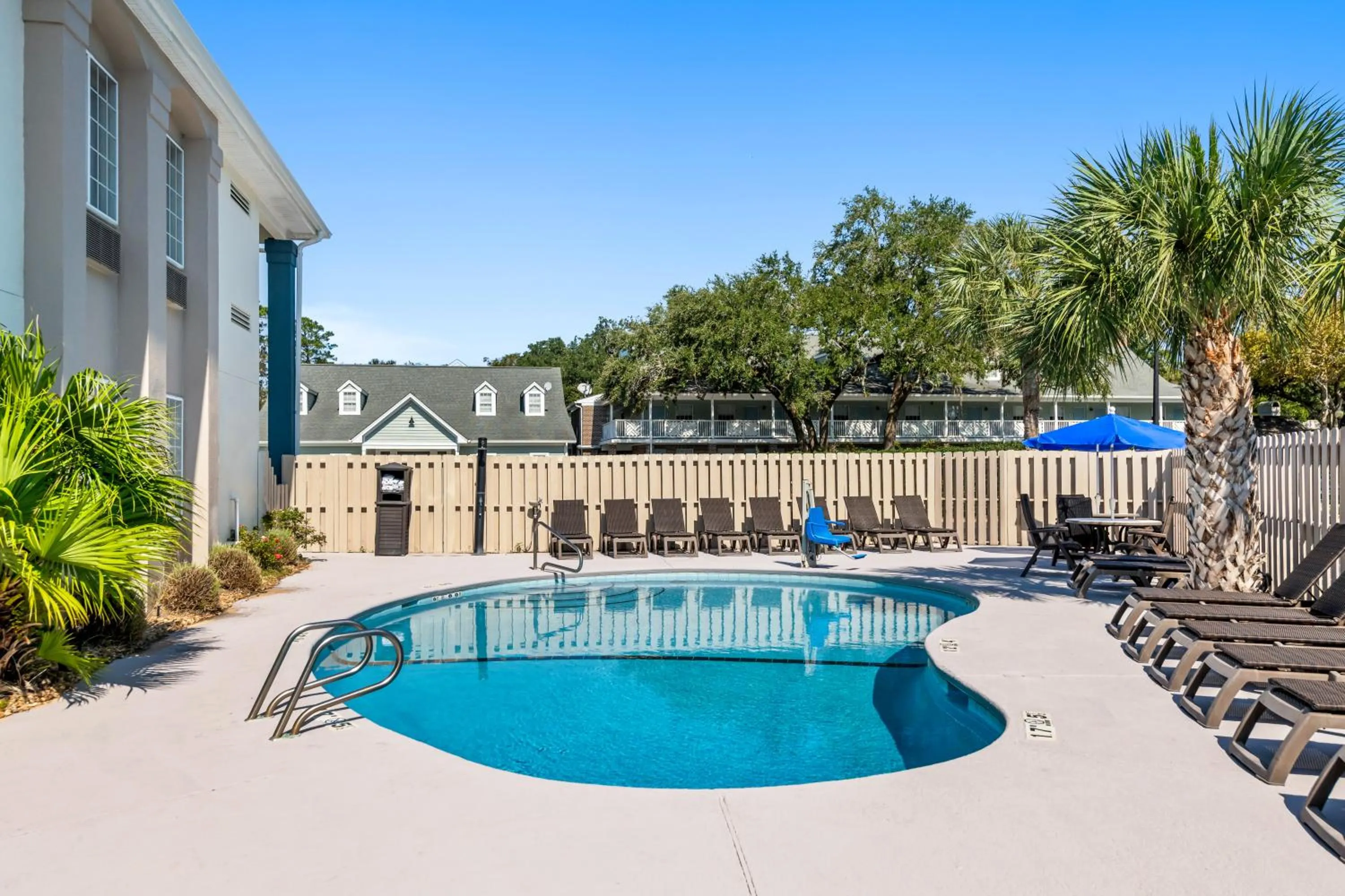 Swimming pool in Holiday Inn Express Saint Simons Island by IHG