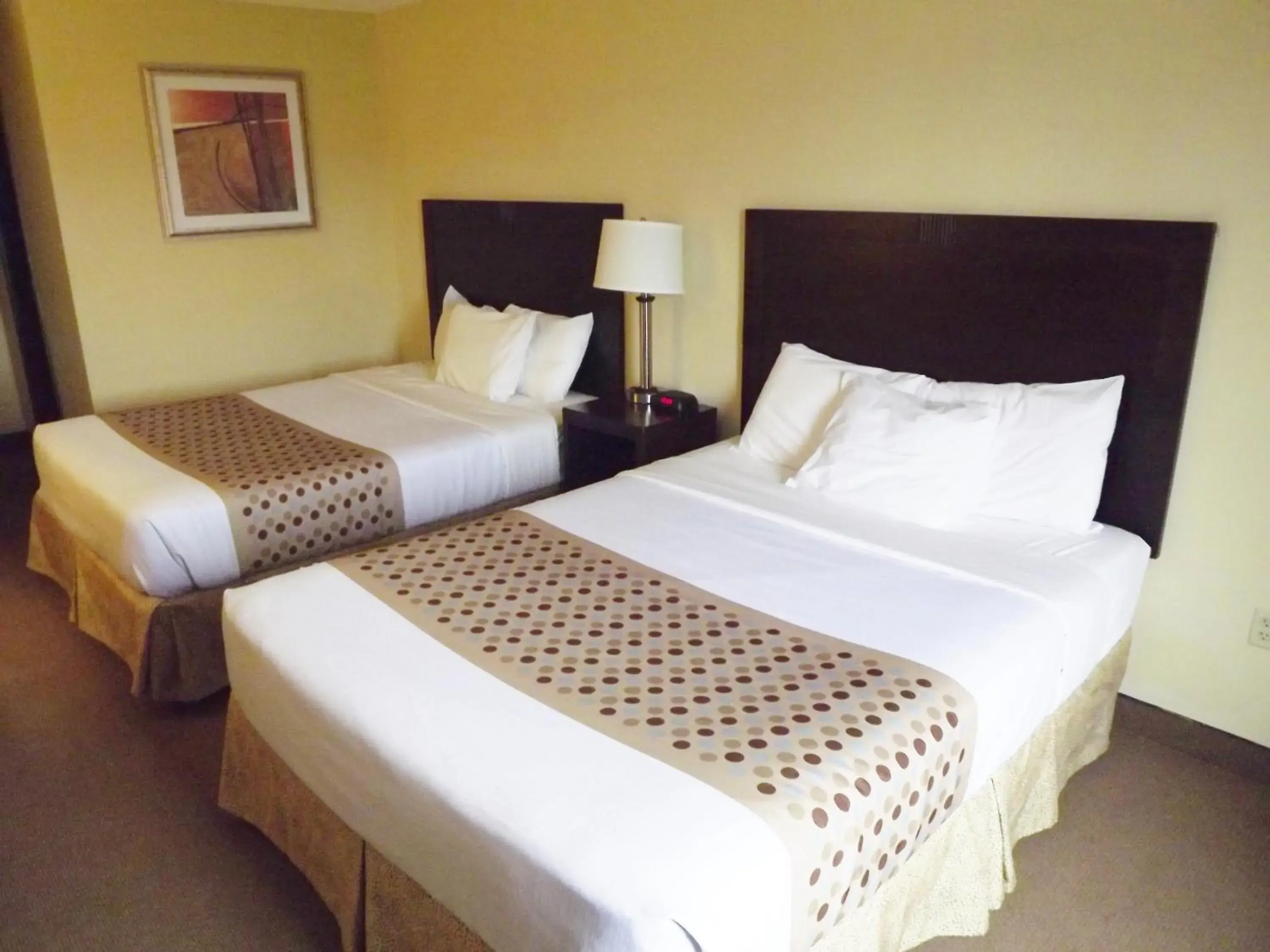 Queen Room in River Edge Inn Queen Room in River Edge Inn