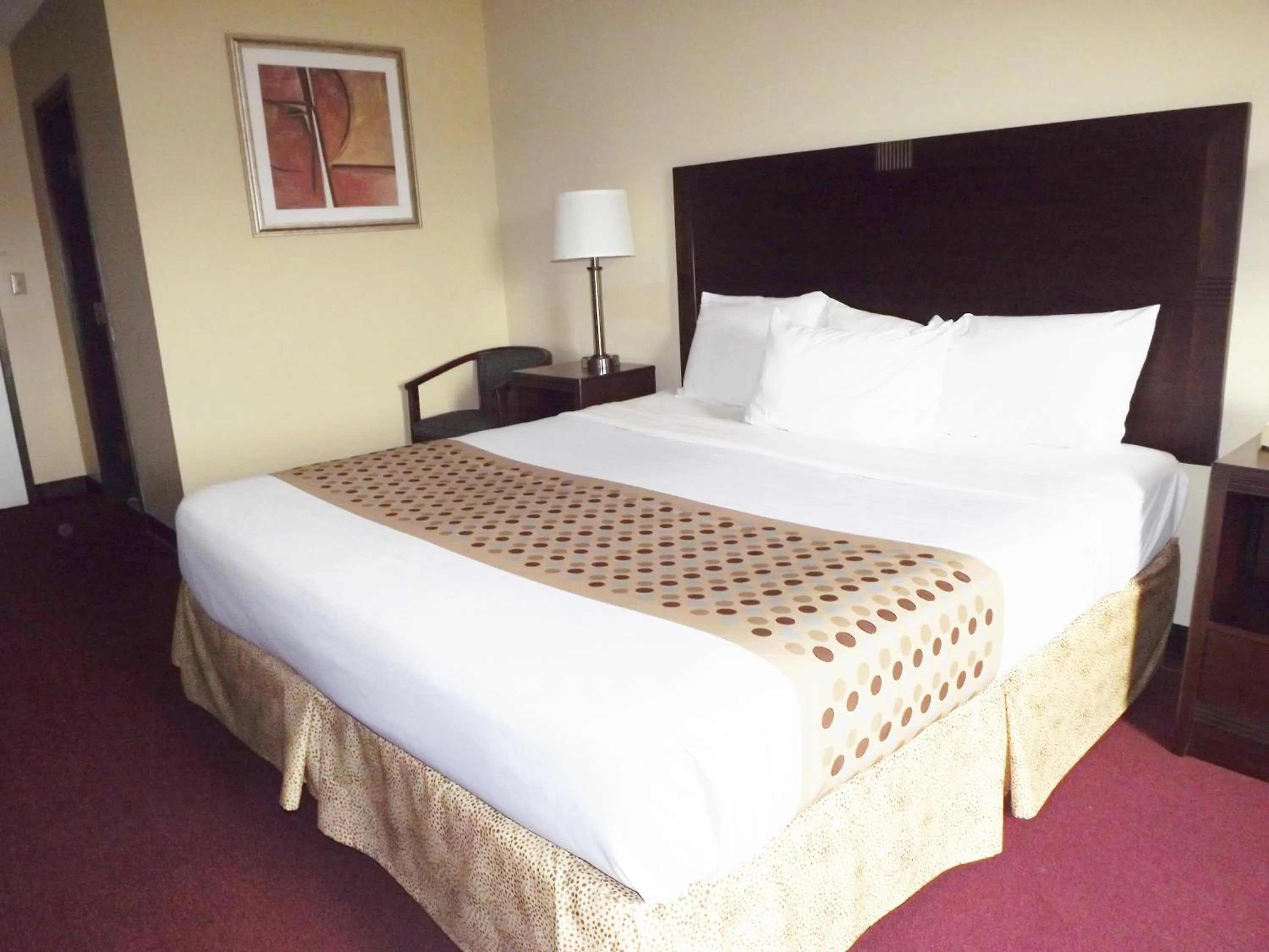 Photo of the whole room, Bed in River Edge Inn