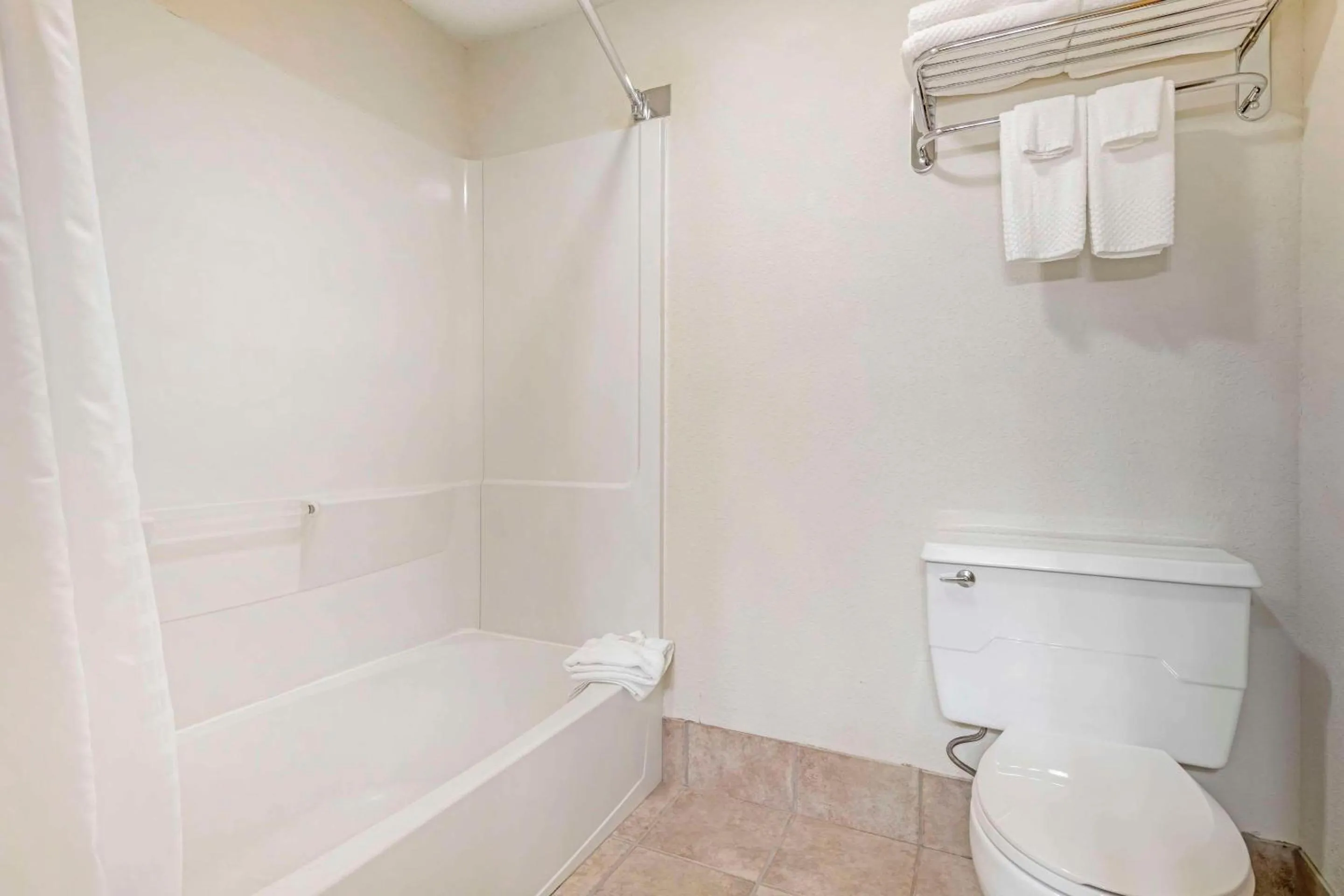 Bedroom in Quality Inn Ashland - Lake Superior