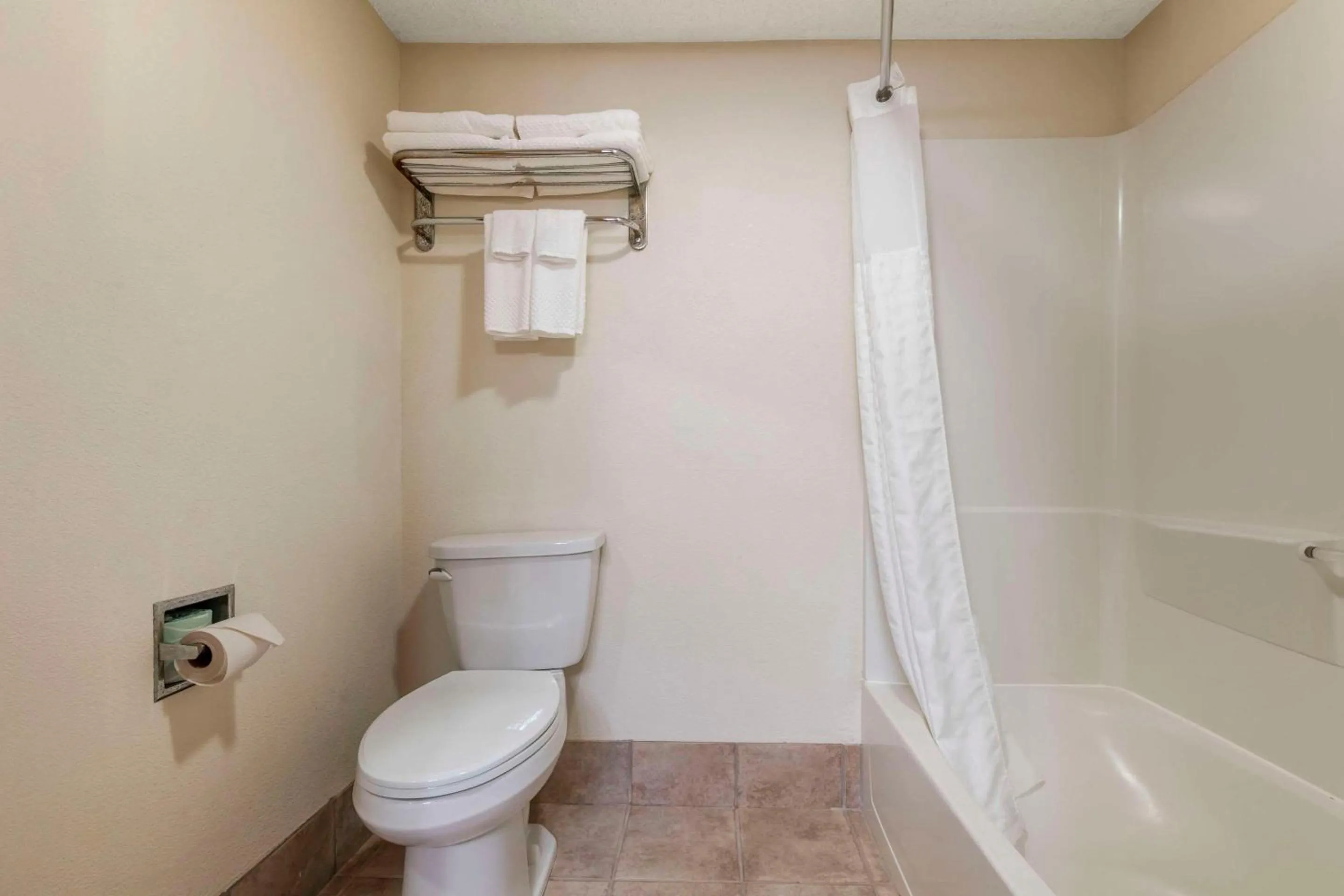 Bedroom in Quality Inn Ashland - Lake Superior