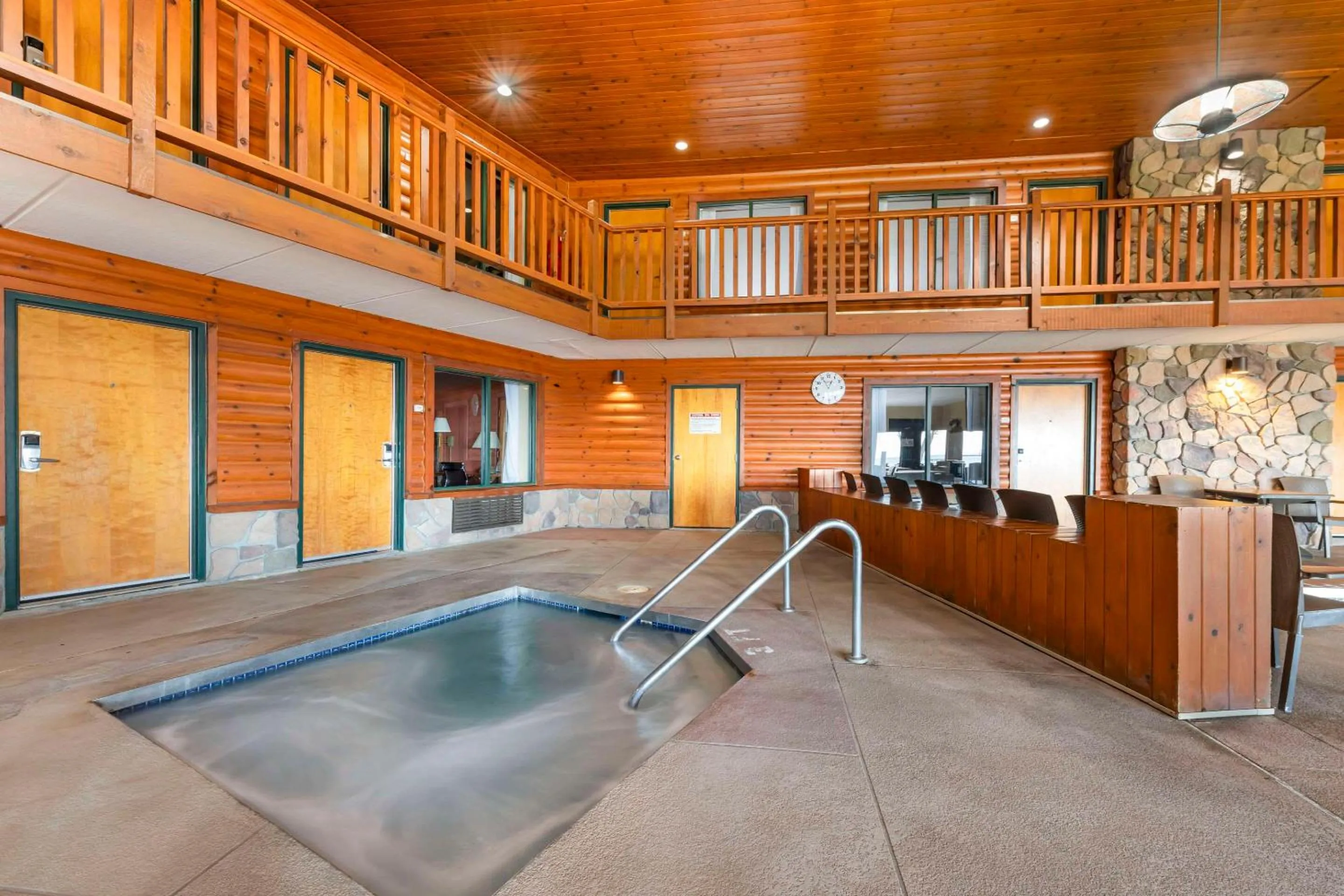 Swimming pool in Quality Inn Ashland - Lake Superior