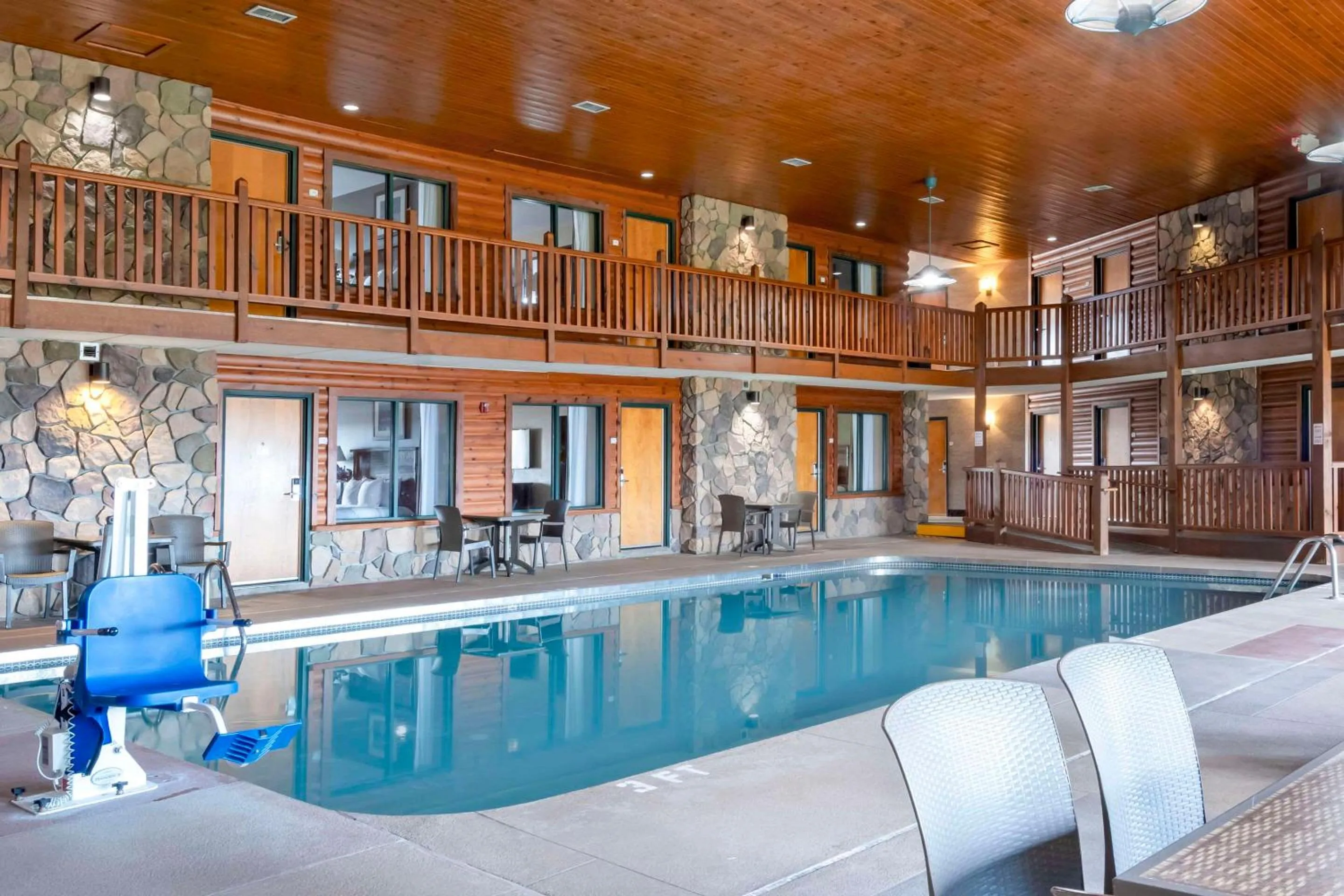 Swimming pool in Quality Inn Ashland - Lake Superior