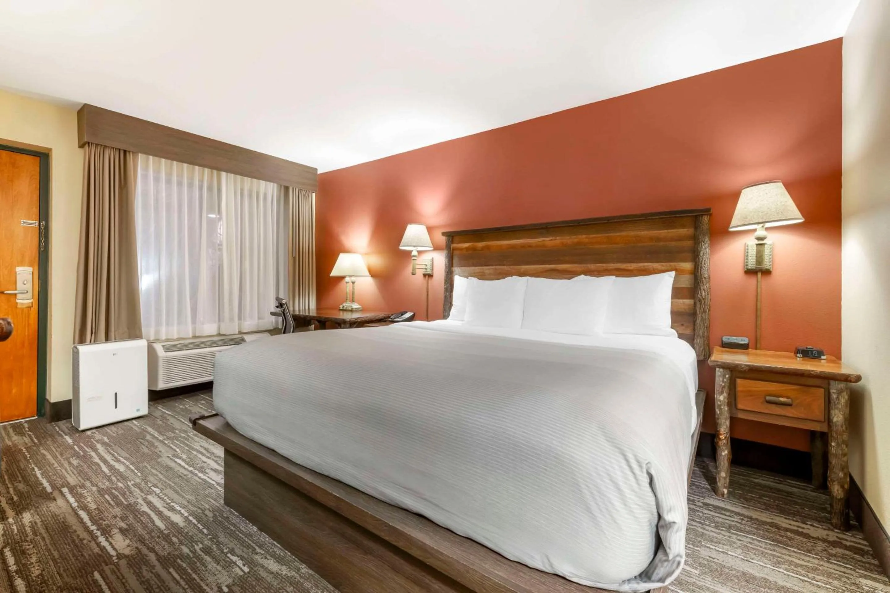 Bedroom, Bed in Quality Inn Ashland - Lake Superior