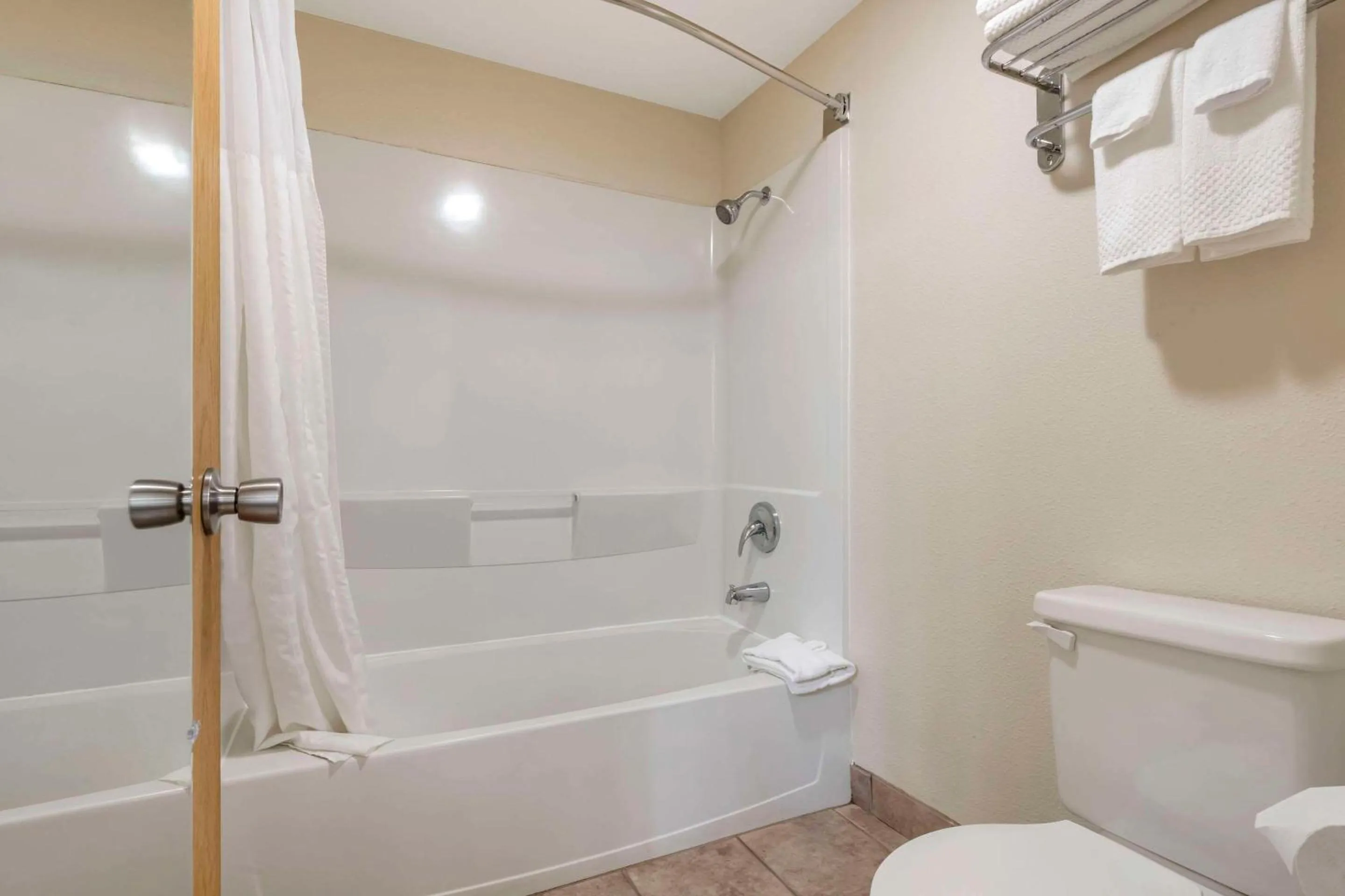 Bedroom in Quality Inn Ashland - Lake Superior