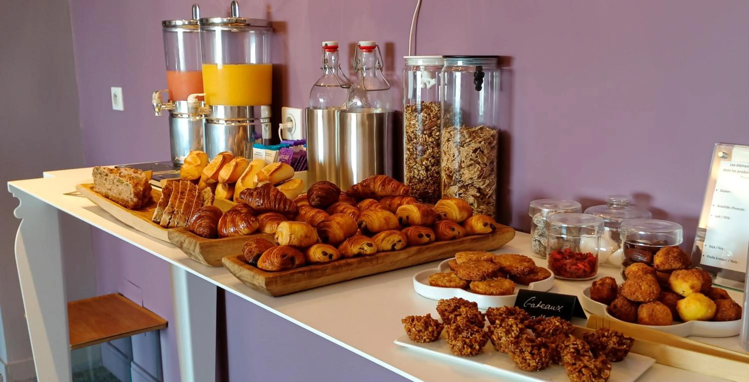 Buffet breakfast in Key Largo