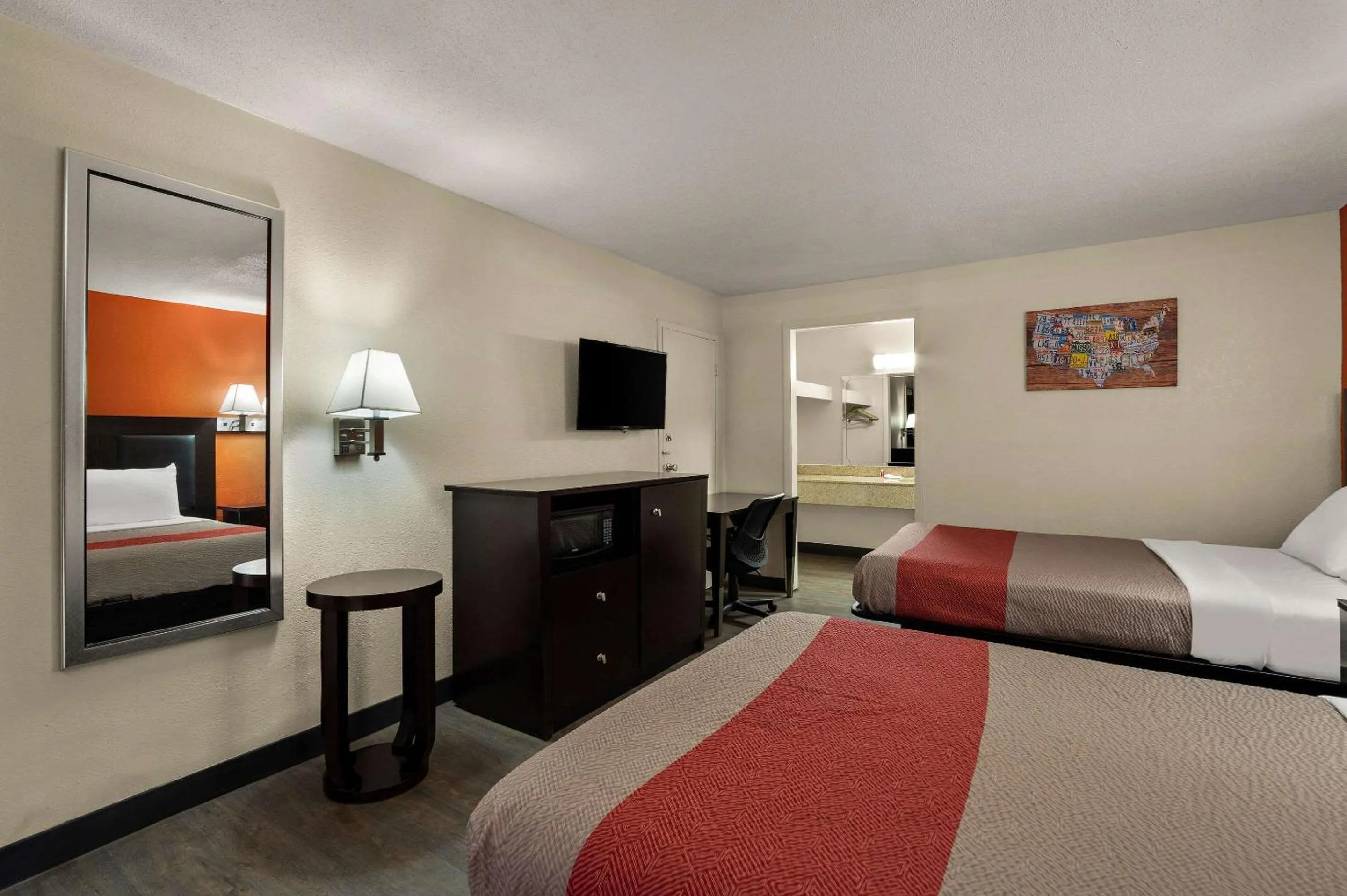 Bedroom, Bed in Econo Lodge Yemassee