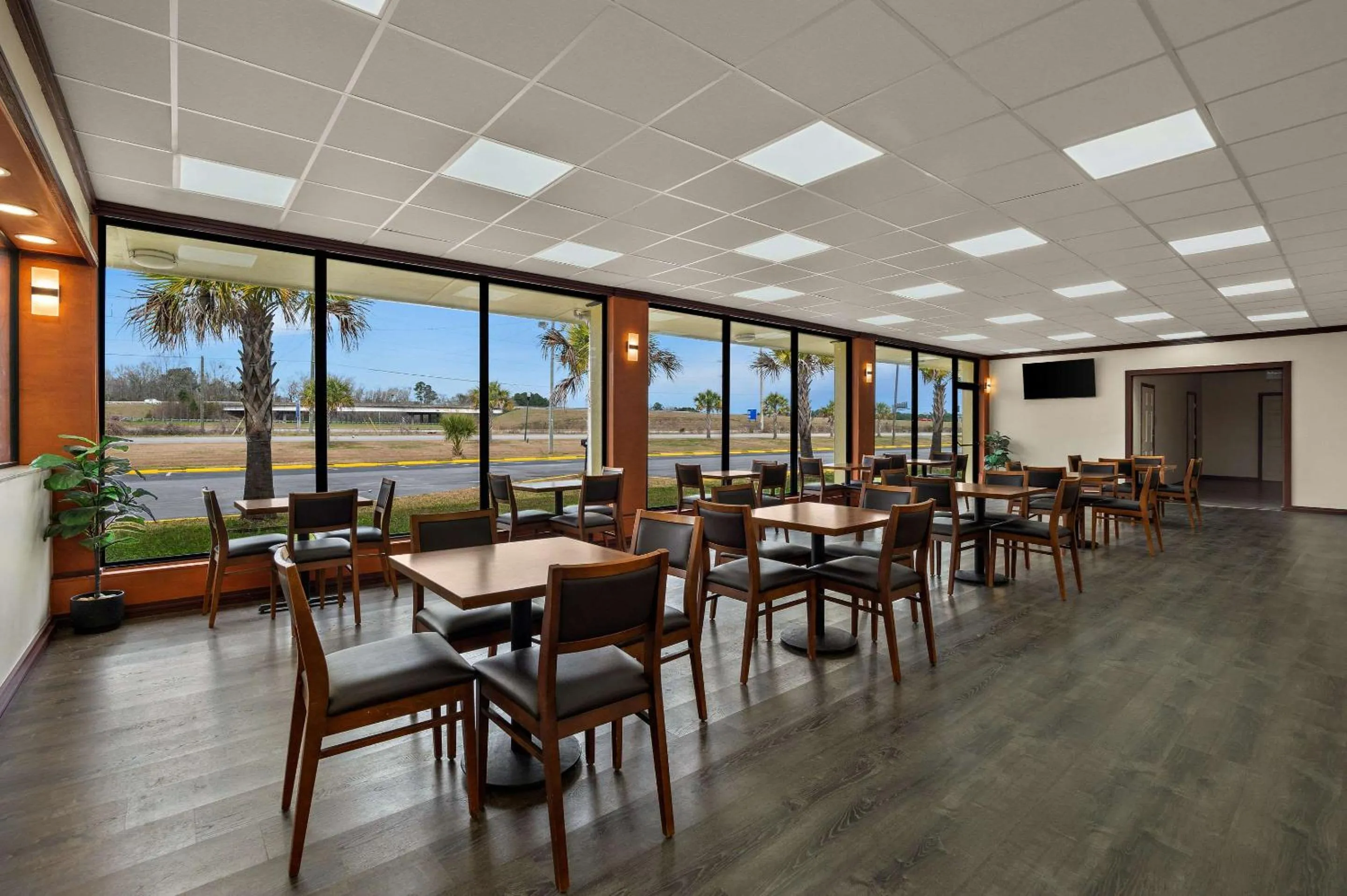 Breakfast in Econo Lodge Yemassee